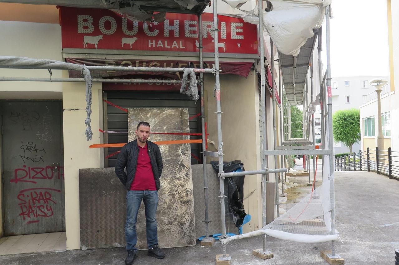 Torcy (Seine-et-Marne). Ouelhadj Belmessaoud, le patron de la boucherie halal incendiée, ne comprend pas pourquoi son commerce a été pris pour cible de nombreuses fois. LP/Guénaèle Calant