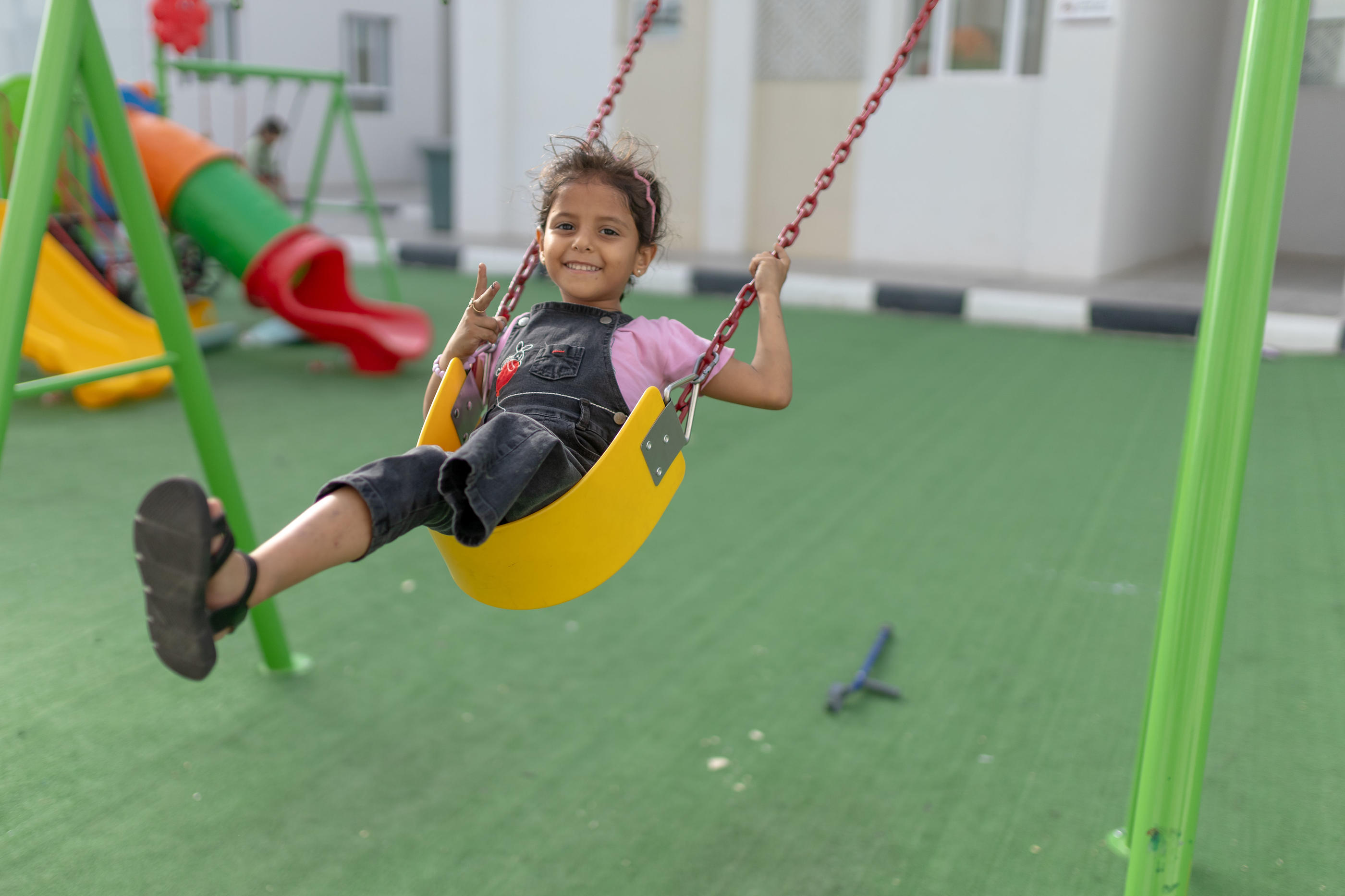 Doha (Qatar), le 15 mai. Fatma, 5 ans, blessée lors d'un bombardement, a rejoint le centre d'accueil des réfugiés palestiniens en janvier, avec sa mère et son frère. LP/Mahmod Al Edwan