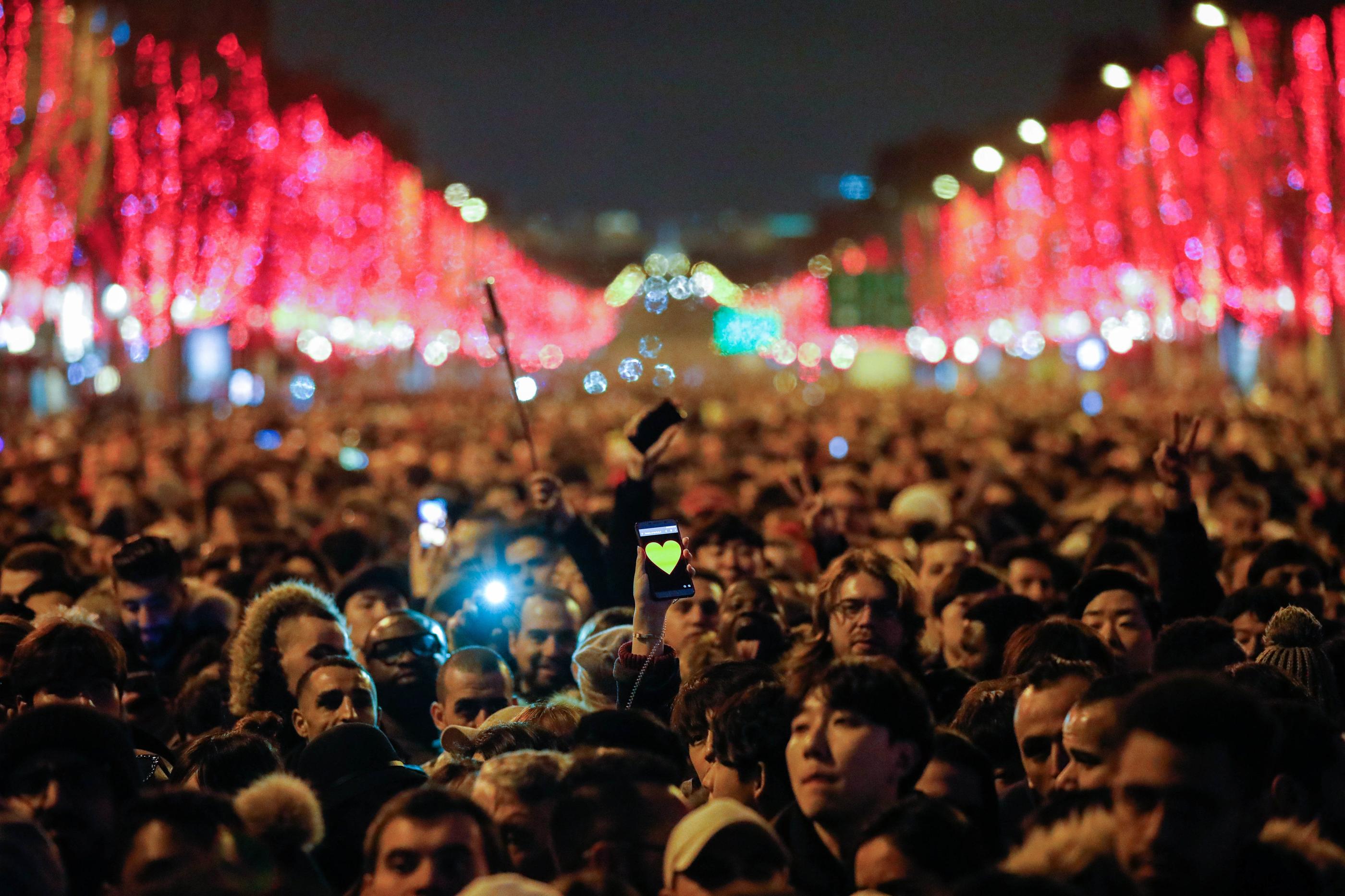 Dimanche soir, et jusqu'à lundi 4 heures du matin dans certaines rues, la circulation sera réservée aux piétons dans un large périmètre autour des Champs-Elysées (VIIIe). (Archives) LP/Olivier Corsan