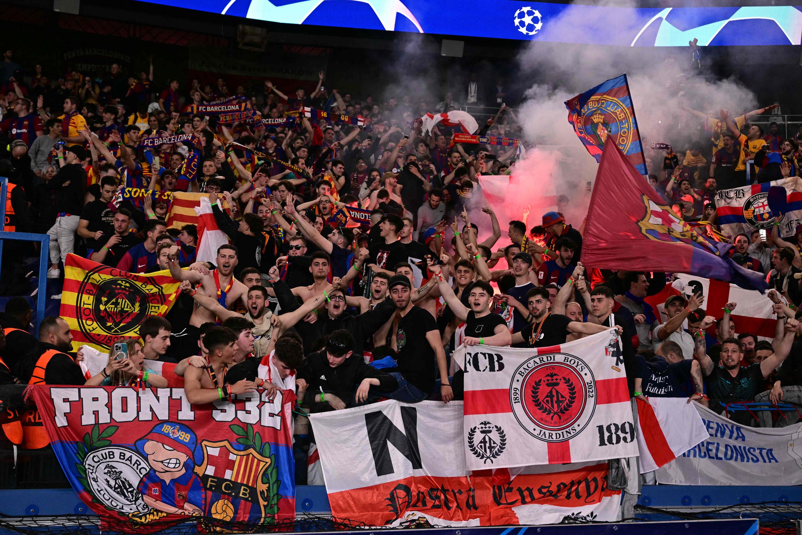 Deux personnes qui se trouvaient parmi les supporters barcelonais ont été interpellées. (Photo by Miguel MEDINA / AFP)