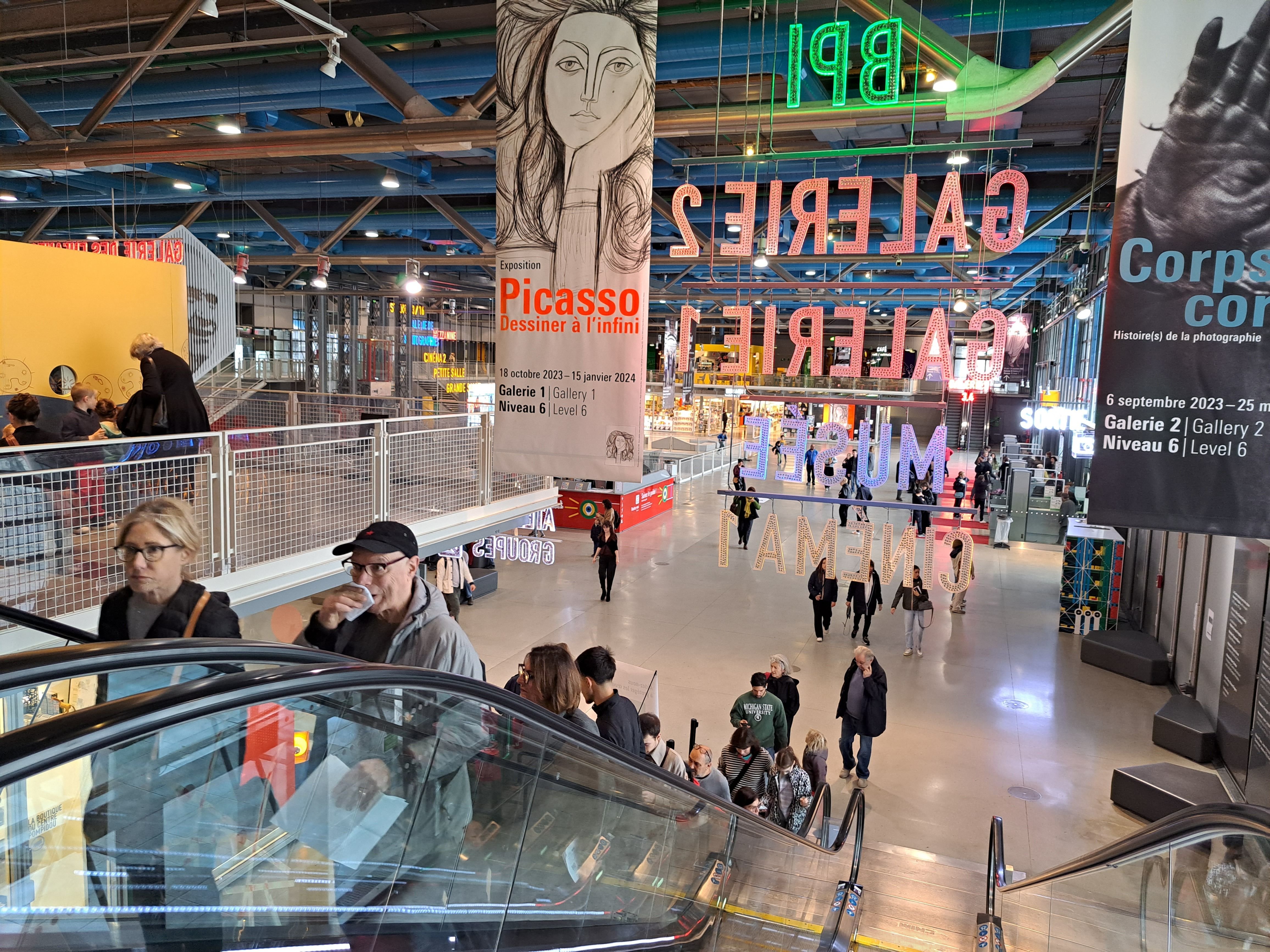 Alors que Beaubourg doit fermer à l’été 2025 pour cinq ans de travaux de désamiantage et rénovation, le personnel s’inquiète de son avenir. LP/Philippe Baverel