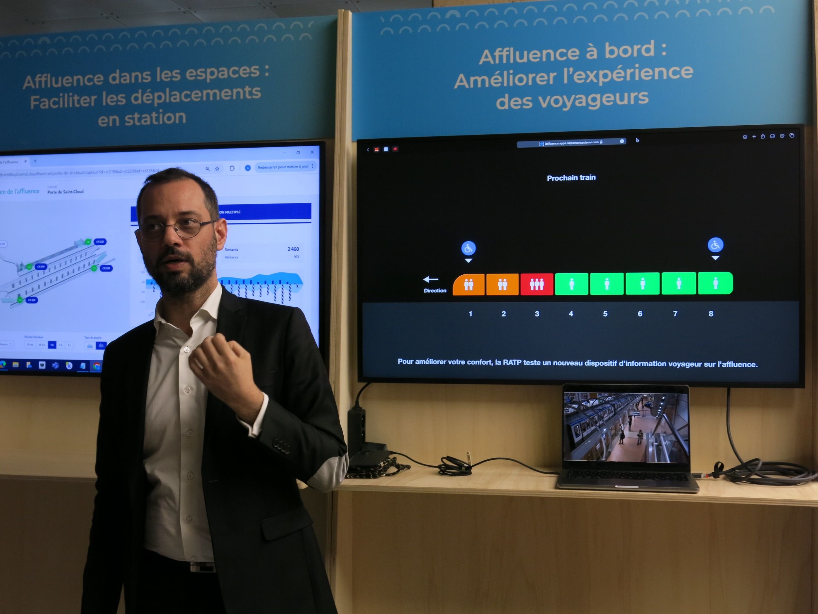 Gilles Tauzin, directeur de l'innovation du groupe RATP, a présenté le nouveau dispositif de mesure de l'affluence à bord : les voitures indiquées en vert sur l'écran sont les moins chargées. LP/Benoît Hasse
