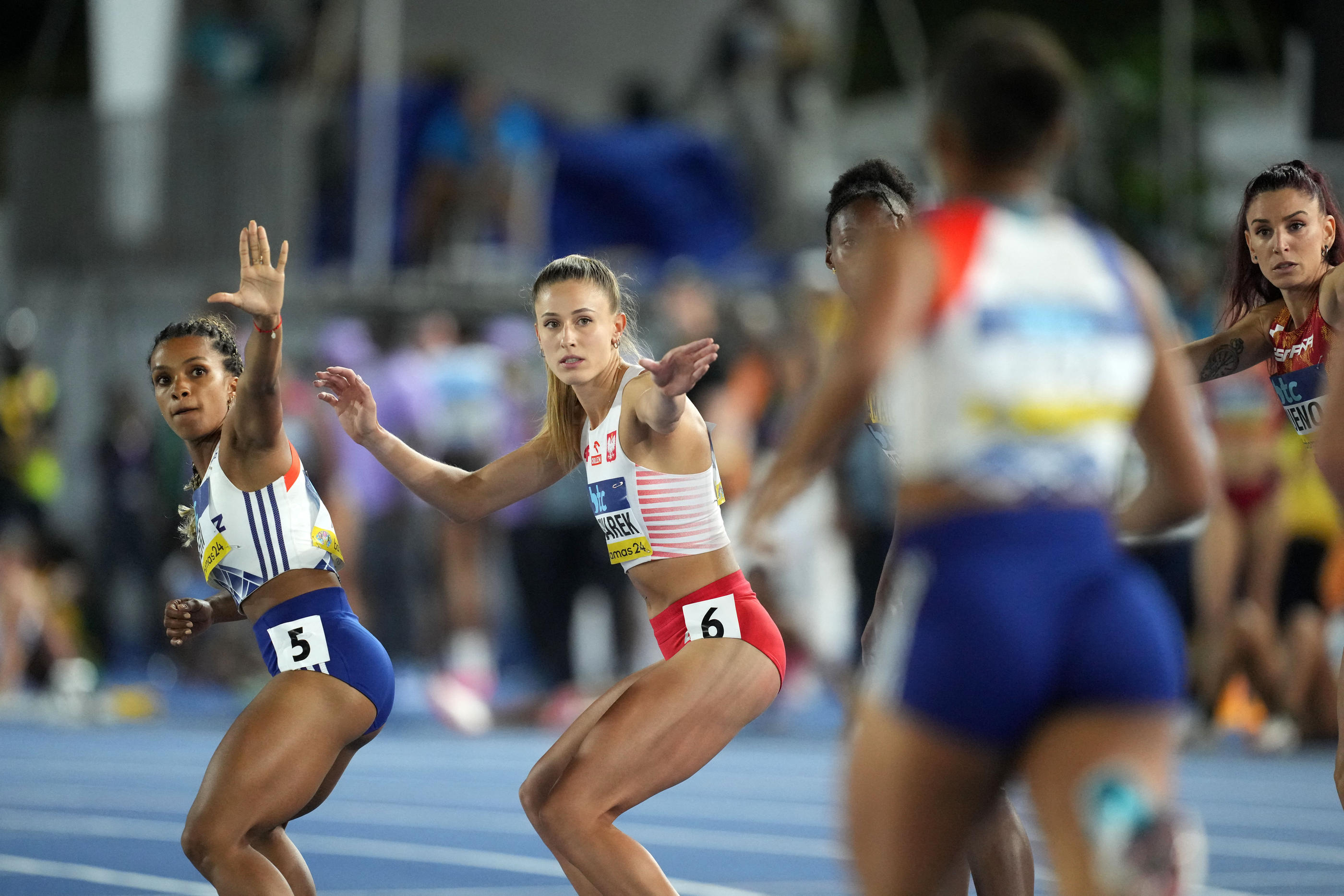 Camile Seri (à gauche) et les relayeuses du 4x400m féminin se sont qualifiées sans trembler pour les JO. Reuters