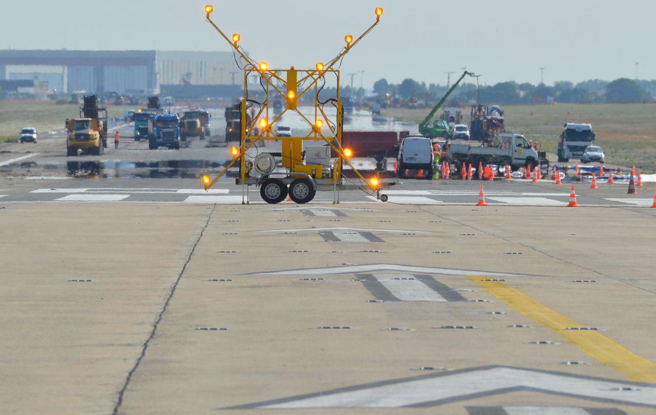 <b></b> À l’Aéroport d’Orly, ce mercredi. 700 professionnels s’affairent sur la piste 4 pour lui faire profiter des « meilleures pratiques mondiales en matière de sécurité ». 