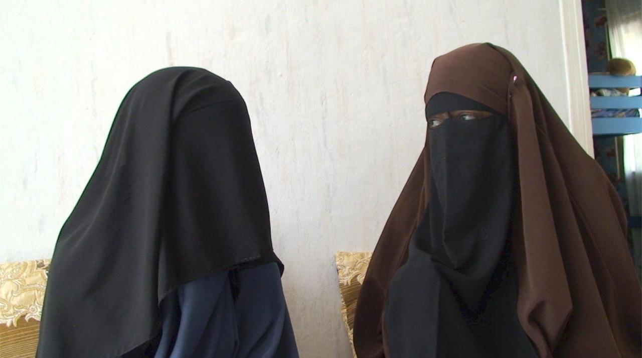 Qui sont les femmes en niqab ? Plongée derrière le voile intégral - Le  Parisien