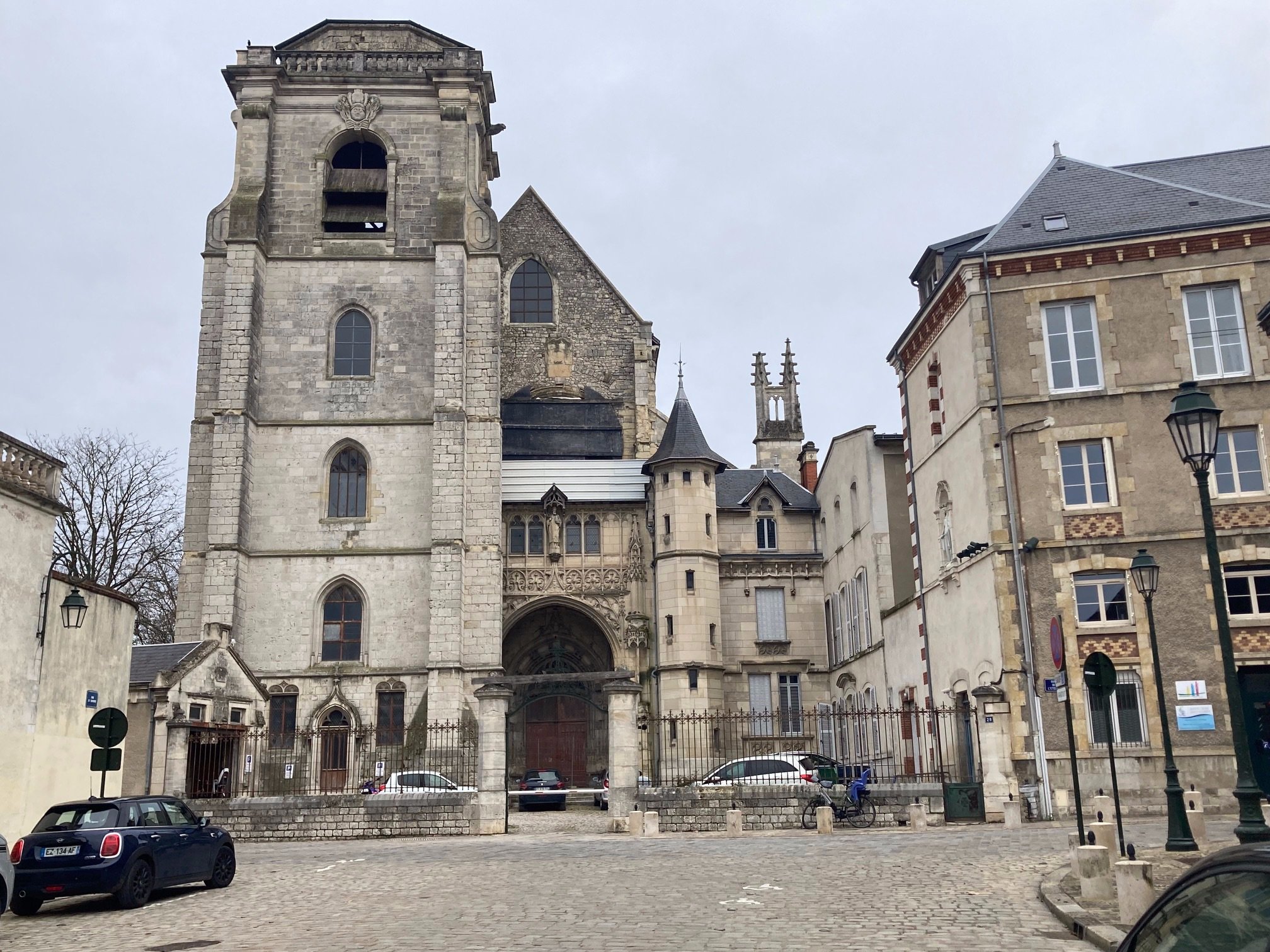 Il faudrait 7,5 millions d'euros pour pouvoir réhabiliter entièrement l'église Saint-Euverte, qui fait partie des plus anciens monuments d'Orléans./LP/Christine Berkovicius