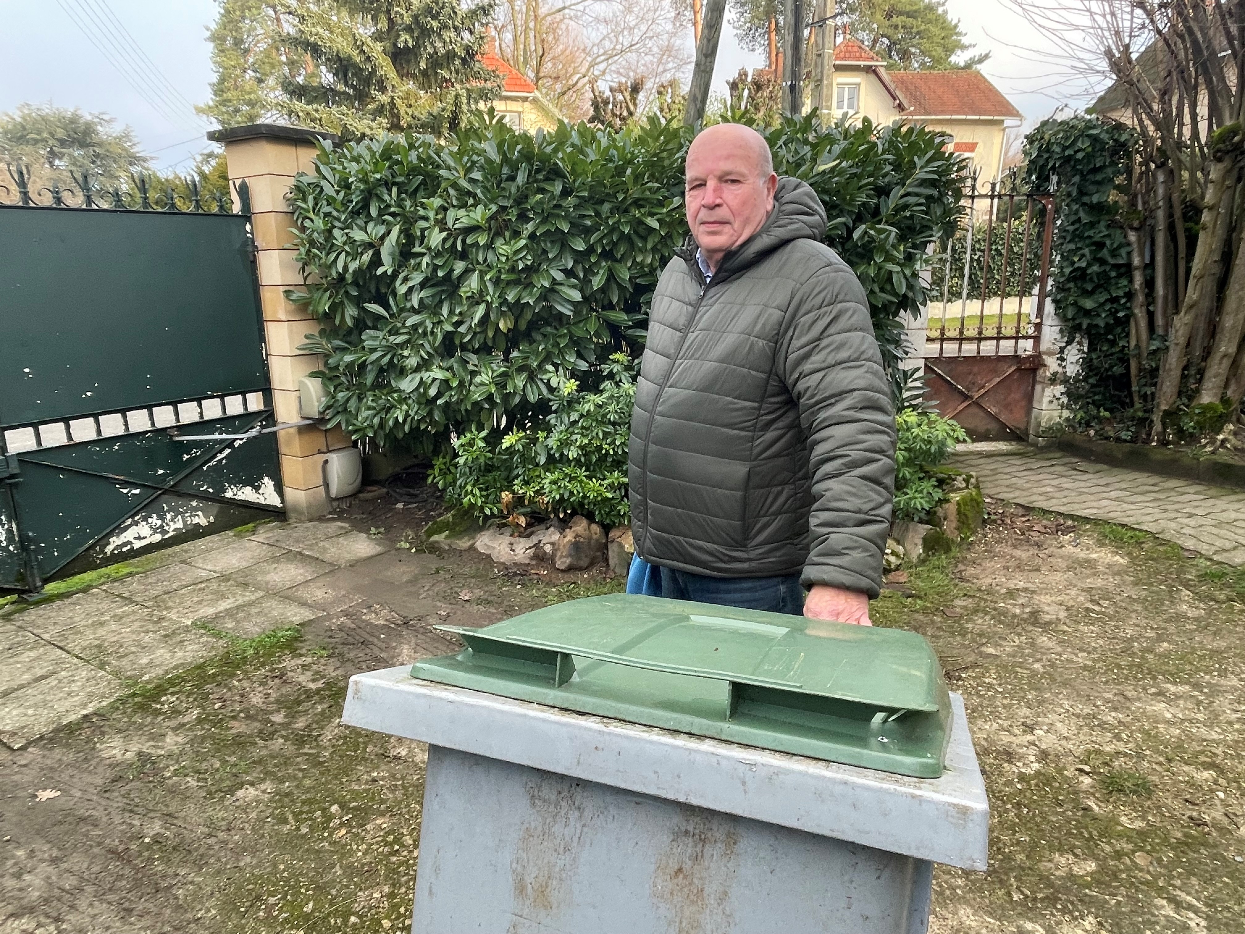 Philippe Longy est à la tête de la contestation contre la nouvelle redevance sur la collecte des déchets verts prévue par la Communauté de communes de l'aire cantilienne. LP/Olivia Villamy