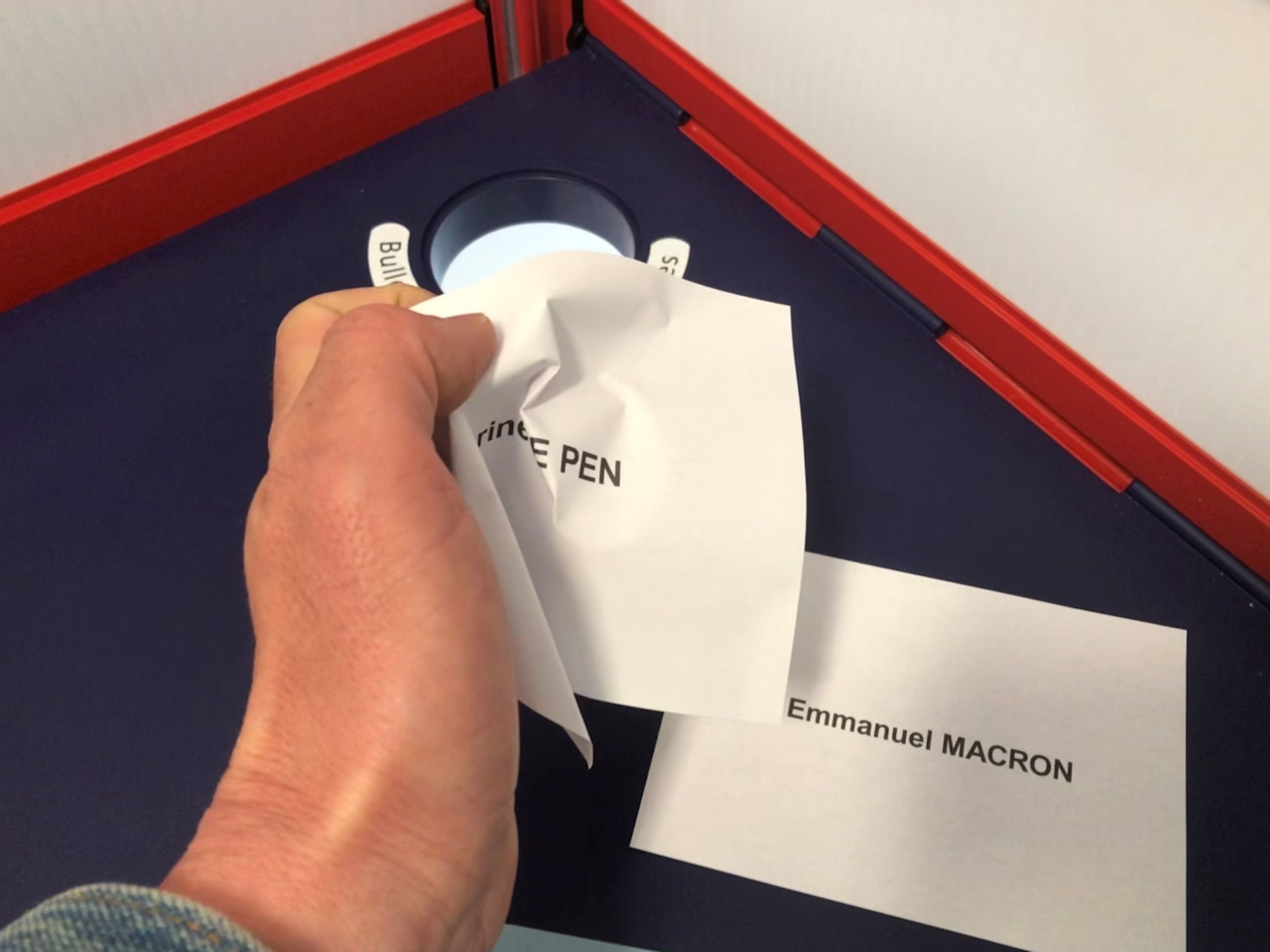 Les Yvelines ont placé le président sortant en tête presque partout. Emmanuel Macron obtient ainsi 71,05% des suffrages dans le département, contre 28,95% pour Marine Le Pen. (Illustration) LP/Sébastien Birden