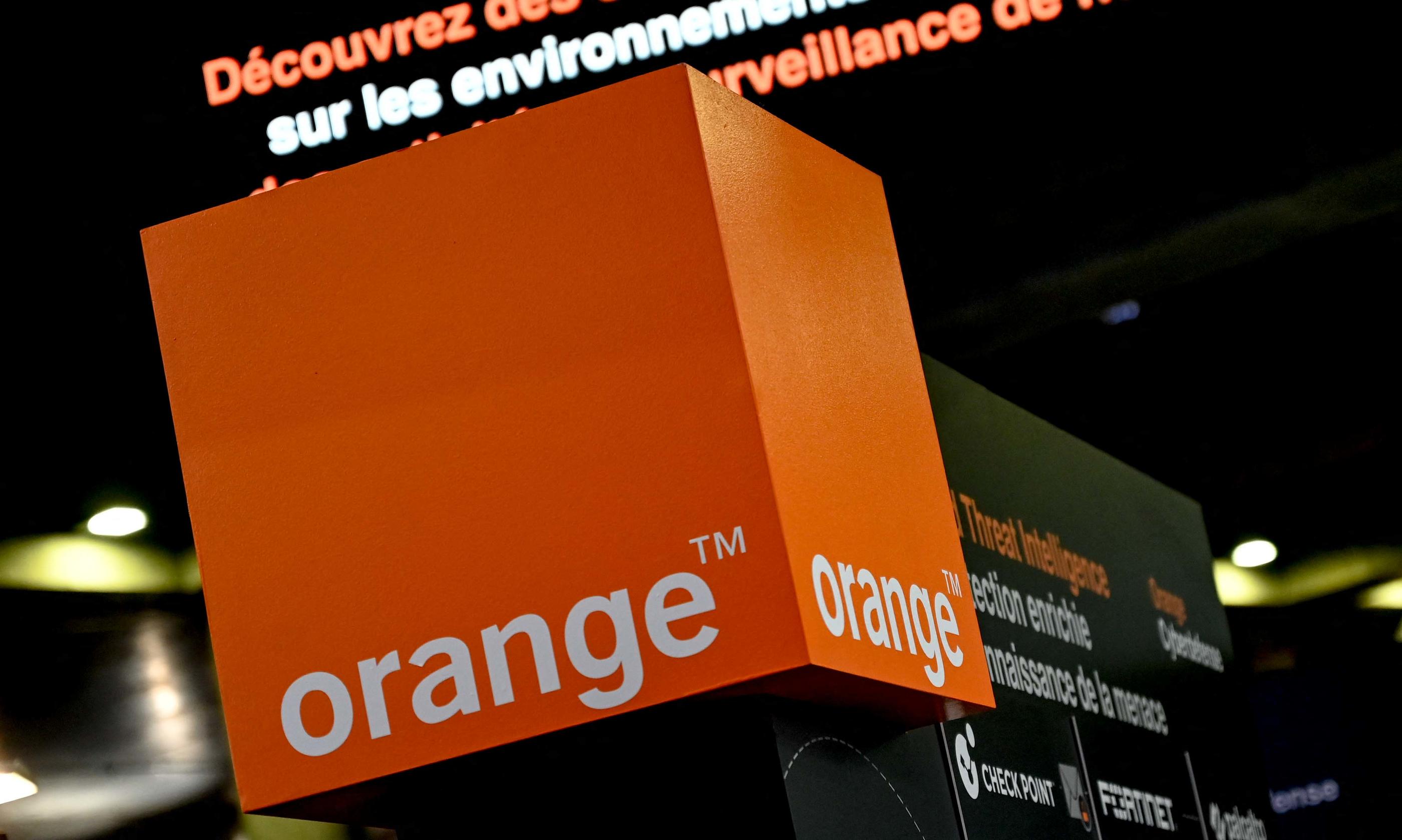 Avec l'abonnement par satellite disponible ce jeudi, Orange veut chercher de nouveaux clients qui n’ont pas accès à la fibre. (Illustration) AFP/Denis Charlet