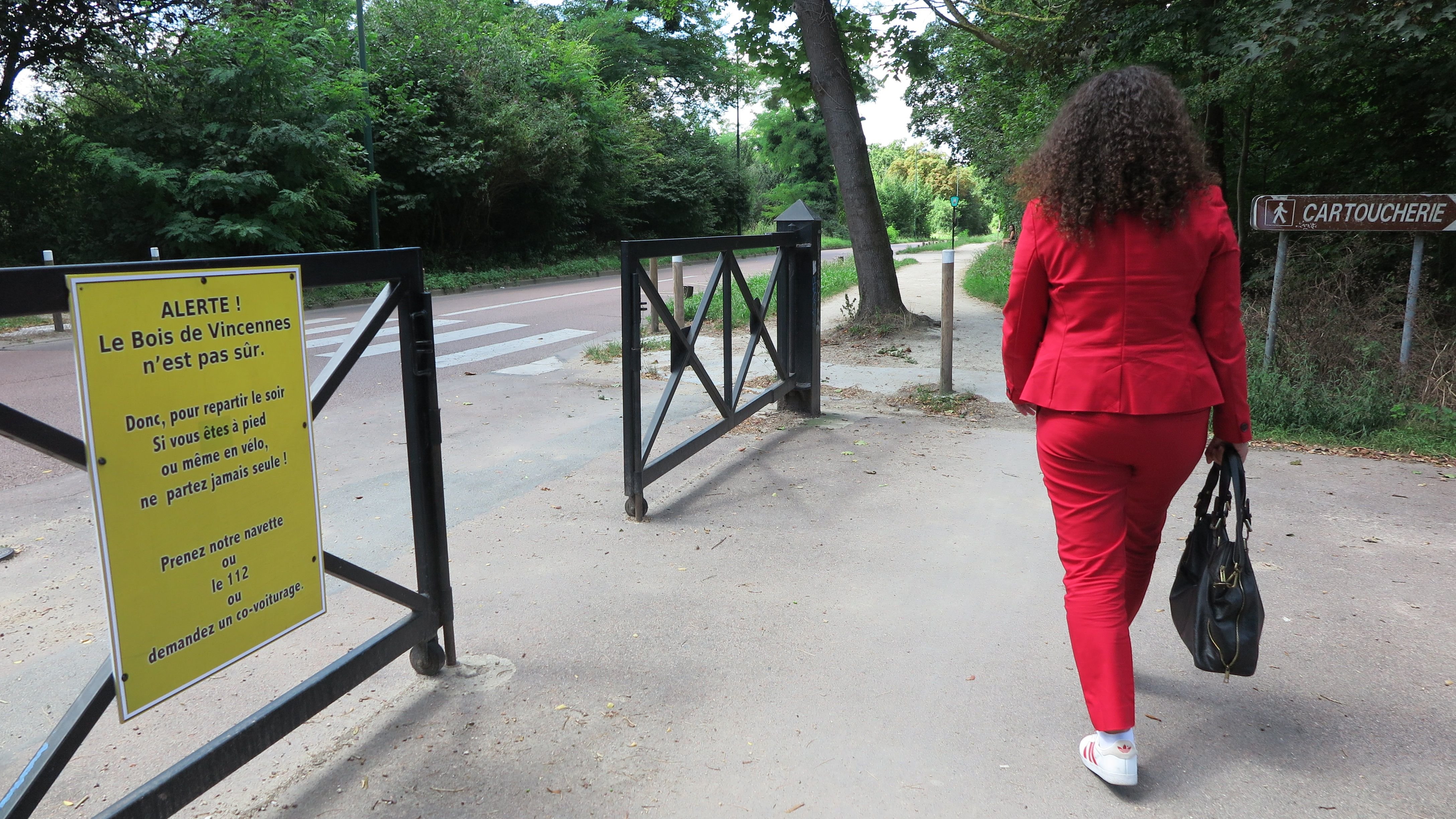 Des panneaux avaient été installés pour alerter les riveraines après un viol et plusieurs agressions sexuelles commises dans le bois de Vincennes entre mai et août. LP/Florian Loisy.