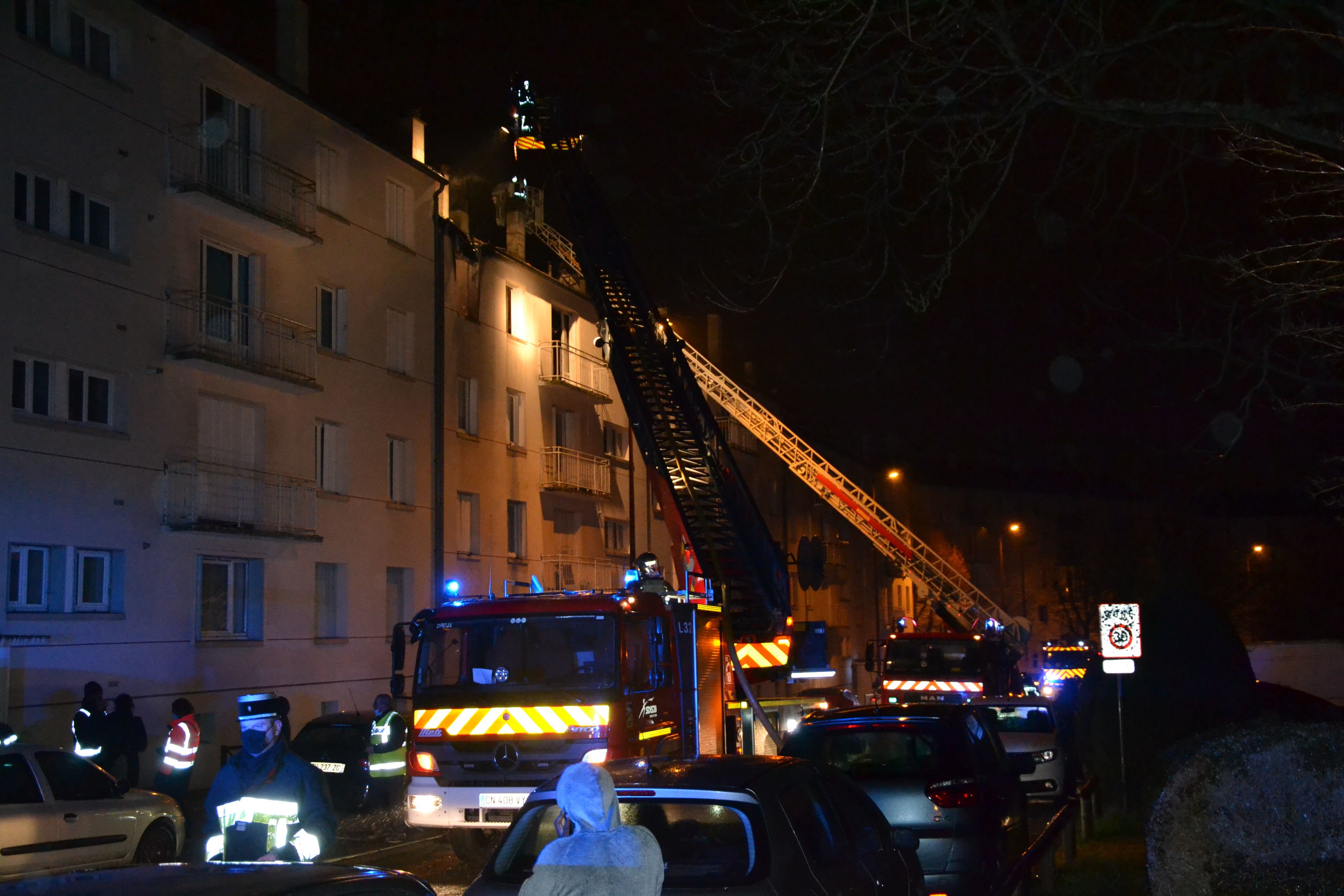 L'incendie s'est déclarée peu avant 20 heures ce mercredi 19 janvier, dans un quartier populaire de Dreux, rue André-Faucher. LP/Paul Guibal