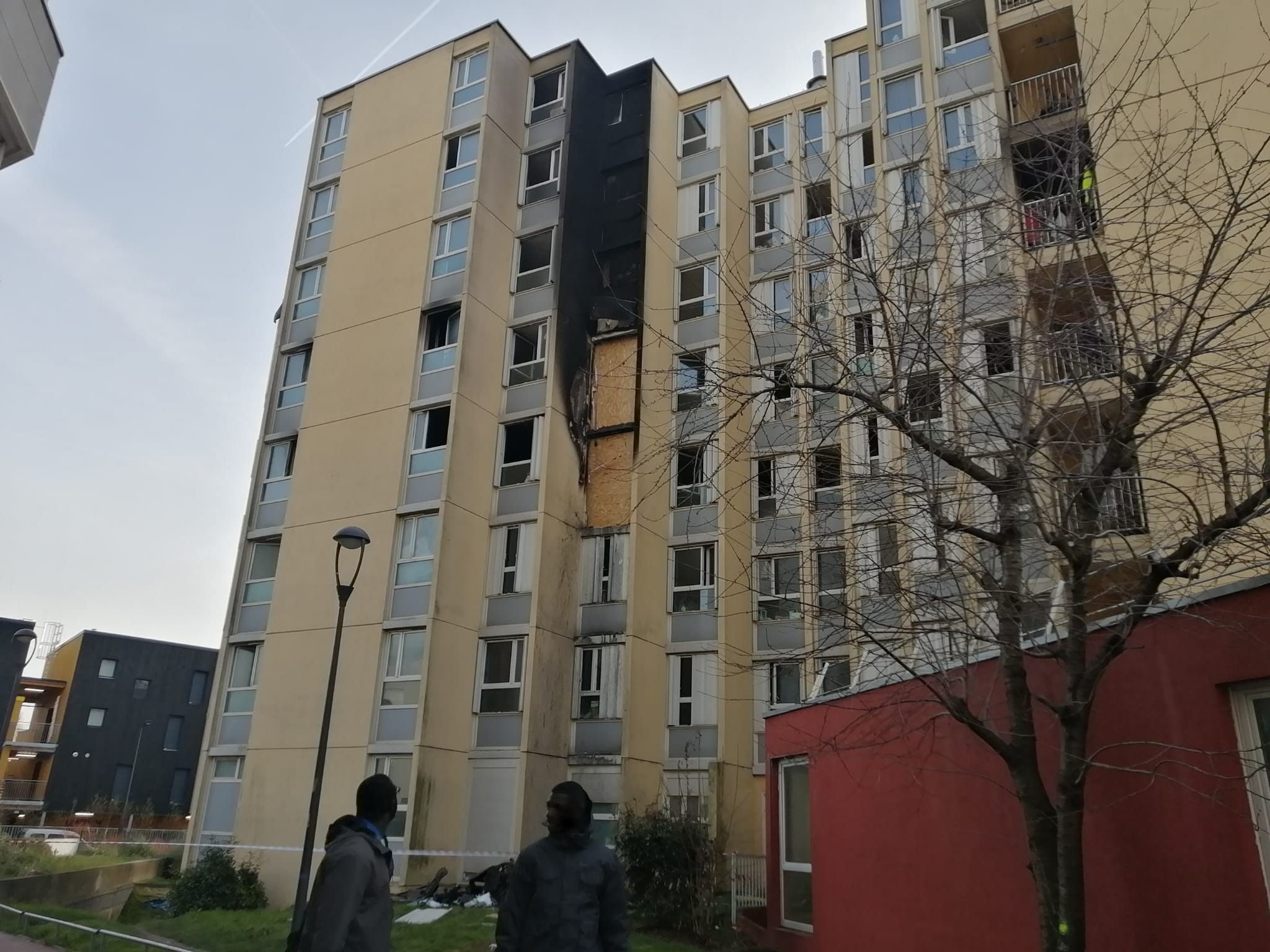 Après l'incendie qui a touché le foyer Adef le 28 janvier à Montreuil, les réseaux de soutien, dont le Collectif pour l’avenir des foyers, s'alarment des cas de résidents sans relogement. DR