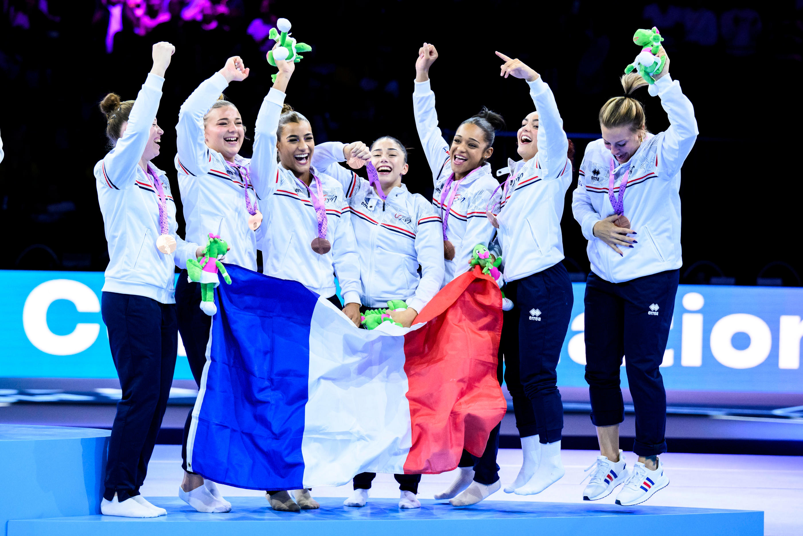 Ce n'est que la deuxième fois dans l'histoire qu'une équipe de France de gymnastique monte sur un podium mondial. Bis repetita aux JO l'an prochain à Paris ? Icon Sport/PictureAlliance/Tom Weller