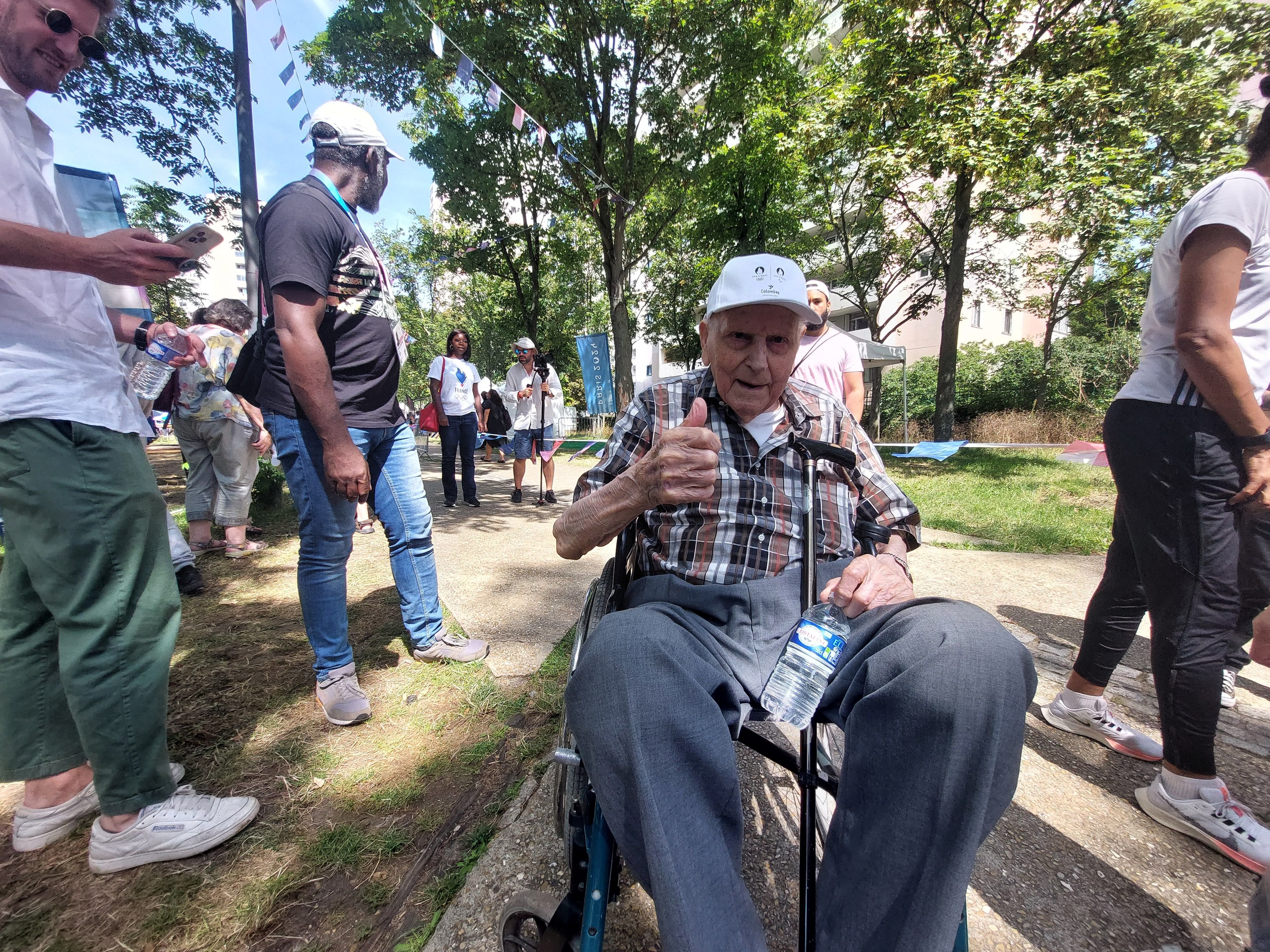 Colombes (Hauts-de-Seine), ce dimanche. «C’est un immense honneur et une formidable surprise que l’on m’a fait», confie Charles Coste, 100 ans, en évoquant sa participation remarquée à la cérémonie d'ouverture des Jeux de Paris 2024. LP/Olivier Bureau