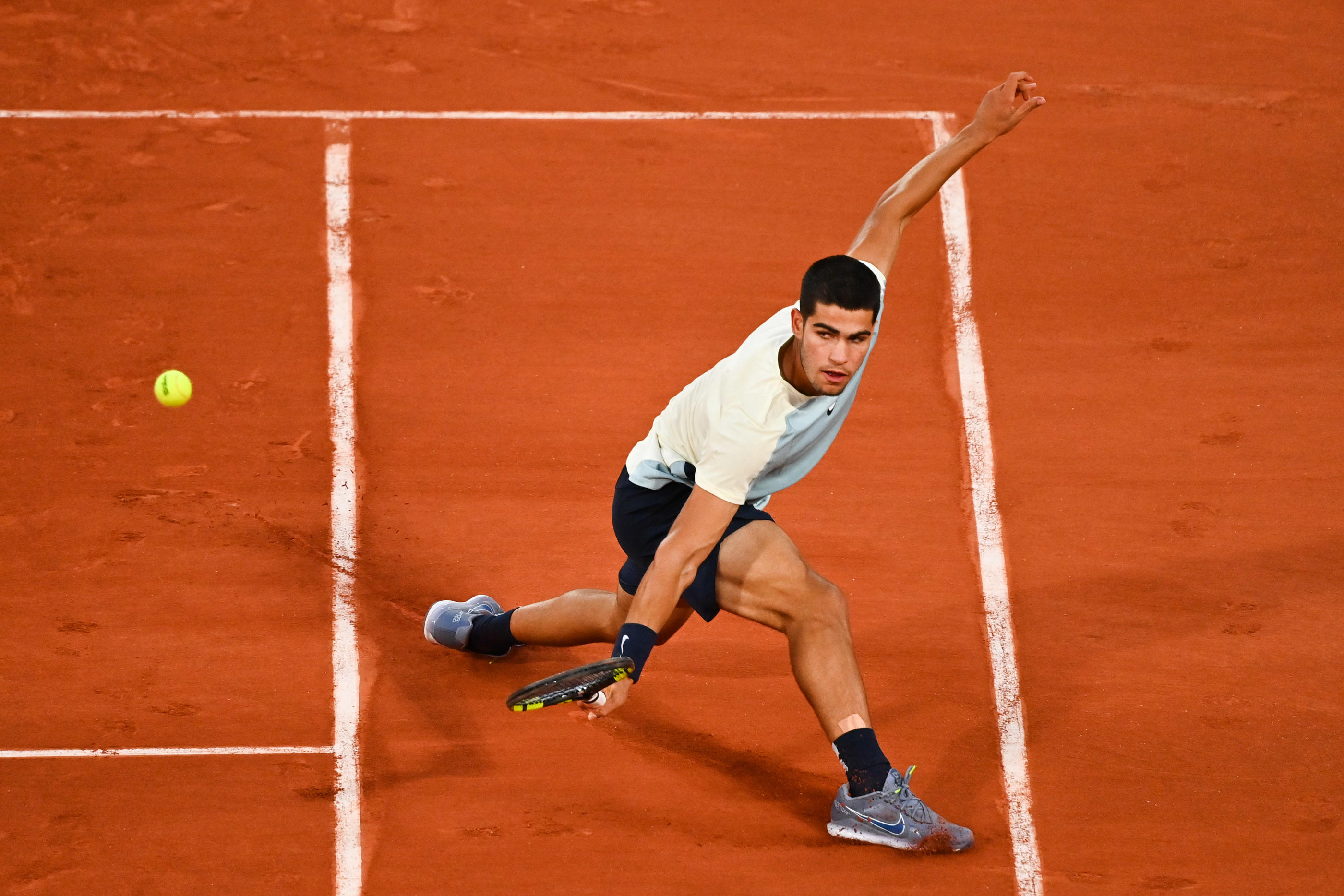 Roland-Garros, 22 mai 2022. Carlos Alcaraz a débuté son tournoi en battant l’Argentin Londero (6-4, 6-2, 6-0). (Anthony Dibon/Icon Sport)