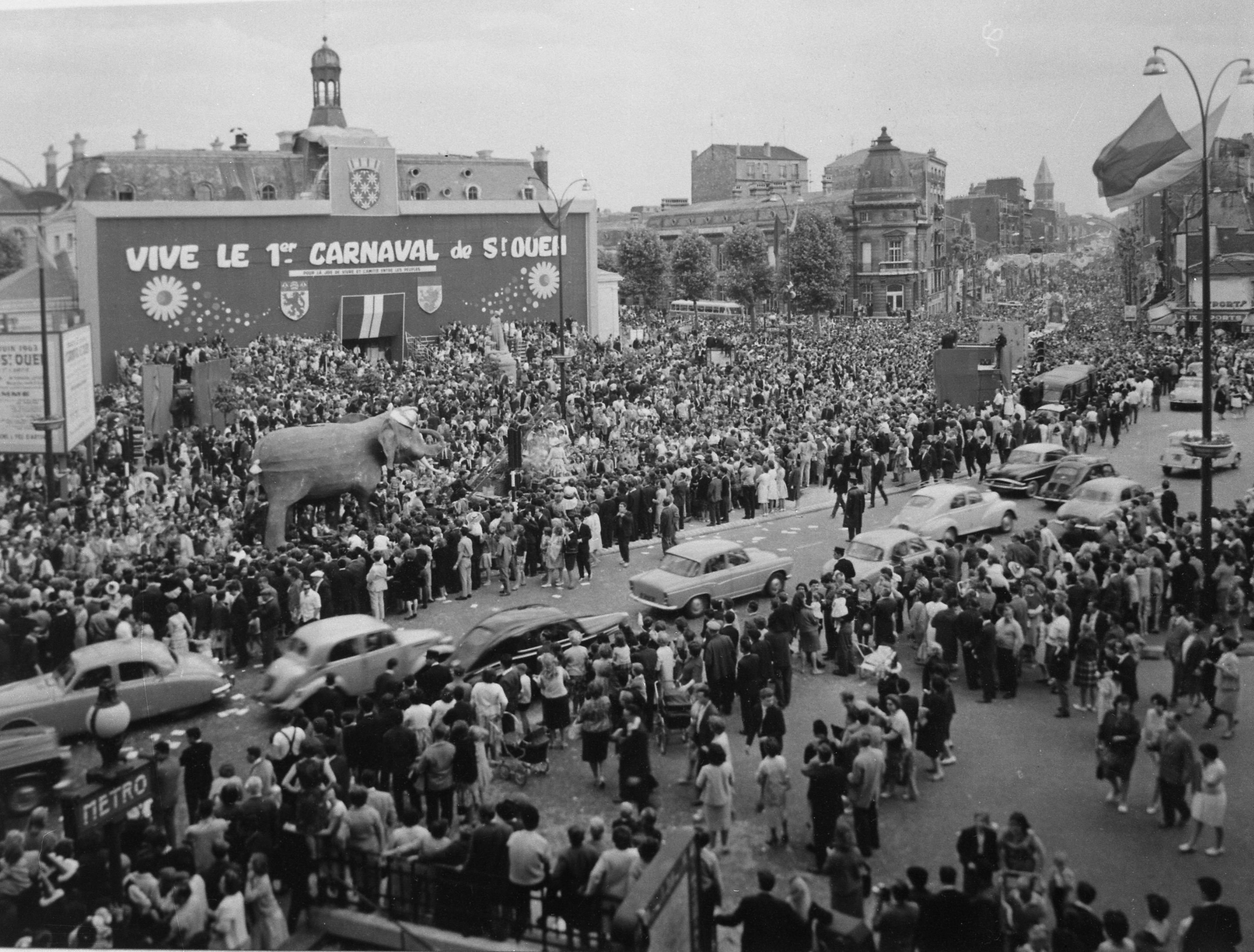 Saint-Ouen (Seine-Saint-Denis), 1963. Dans les années 1960, le carnaval a attiré jusqu'à 100 000 personnes. La dernière édition s'est tenue en 1977. Mairie de Saint-Ouen
