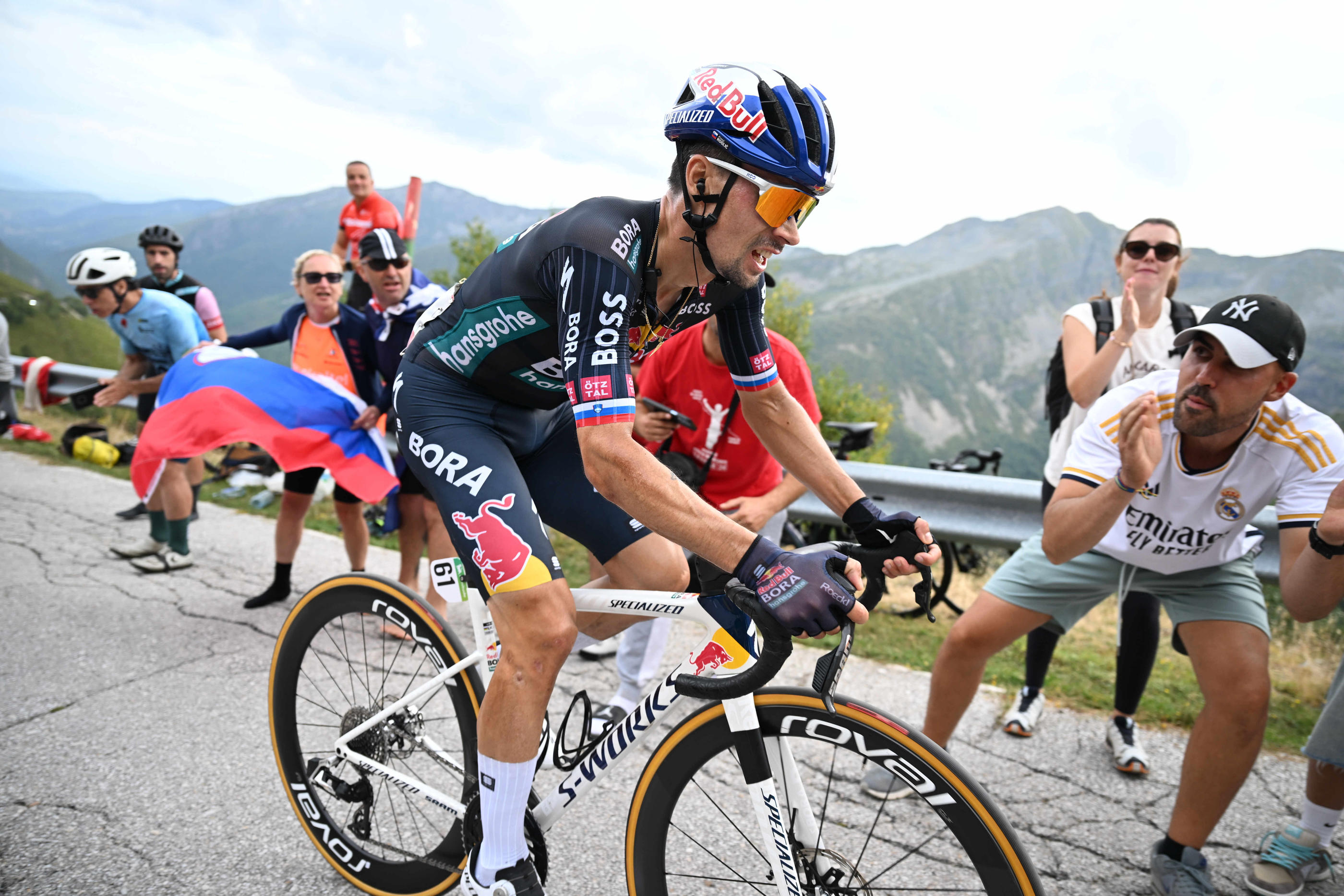 Une crevaison à 15 kilomètres de l'arrivée a causé quelques frayeurs à Primoz Roglic. Icon Sport