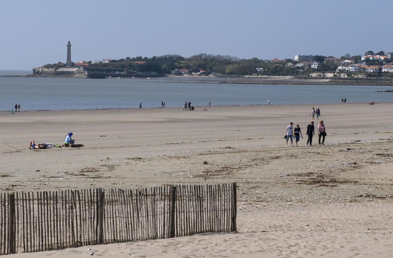 <b></b> Dans la région de Royan (Charente-Maritime), touristes et résidents secondaires sont attendus en masse sur la côte Atlantique. 