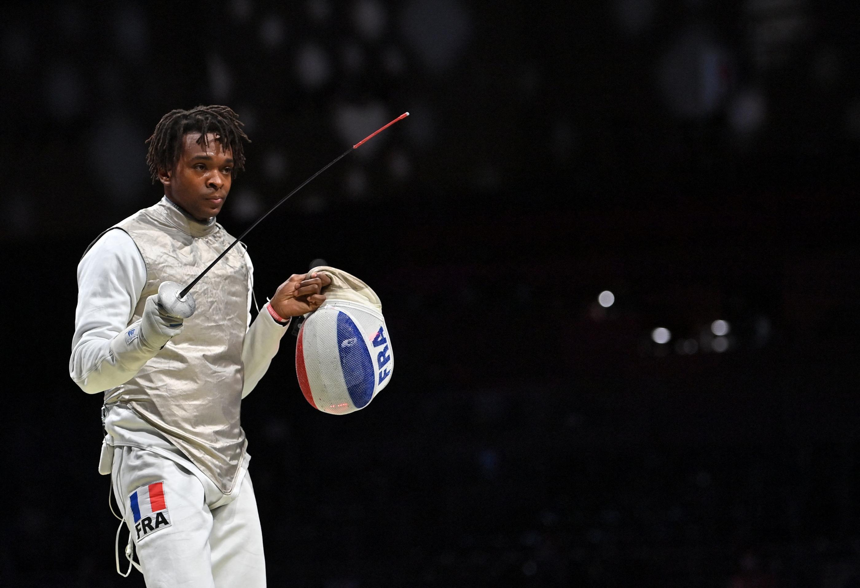 Eliminé en quart de finale en individuel, Enzo Lefort espère décrocher l'or au fleuret par équipes. AFP/Fabrice Coffrini