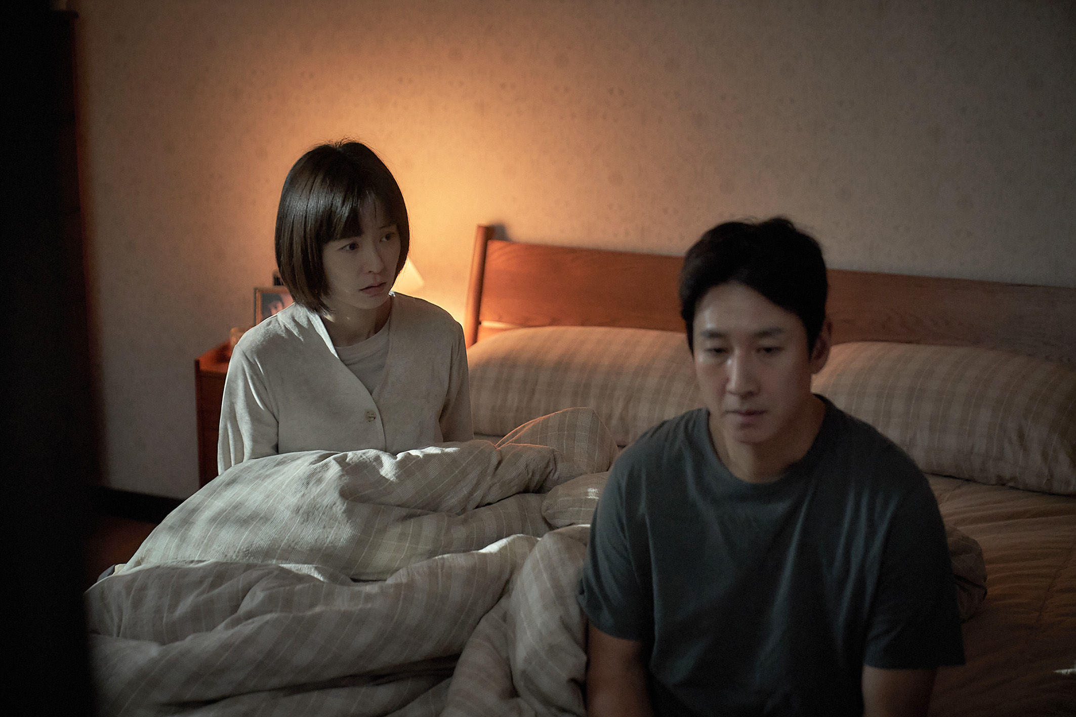 « Sleep » évoque la lente descente aux enfers du couple à cause de nuits mouvementées du mari. 2023 Solaire Partners LLC/Lotte Entertainment/Lewis Pictures/Cho Wonjin
