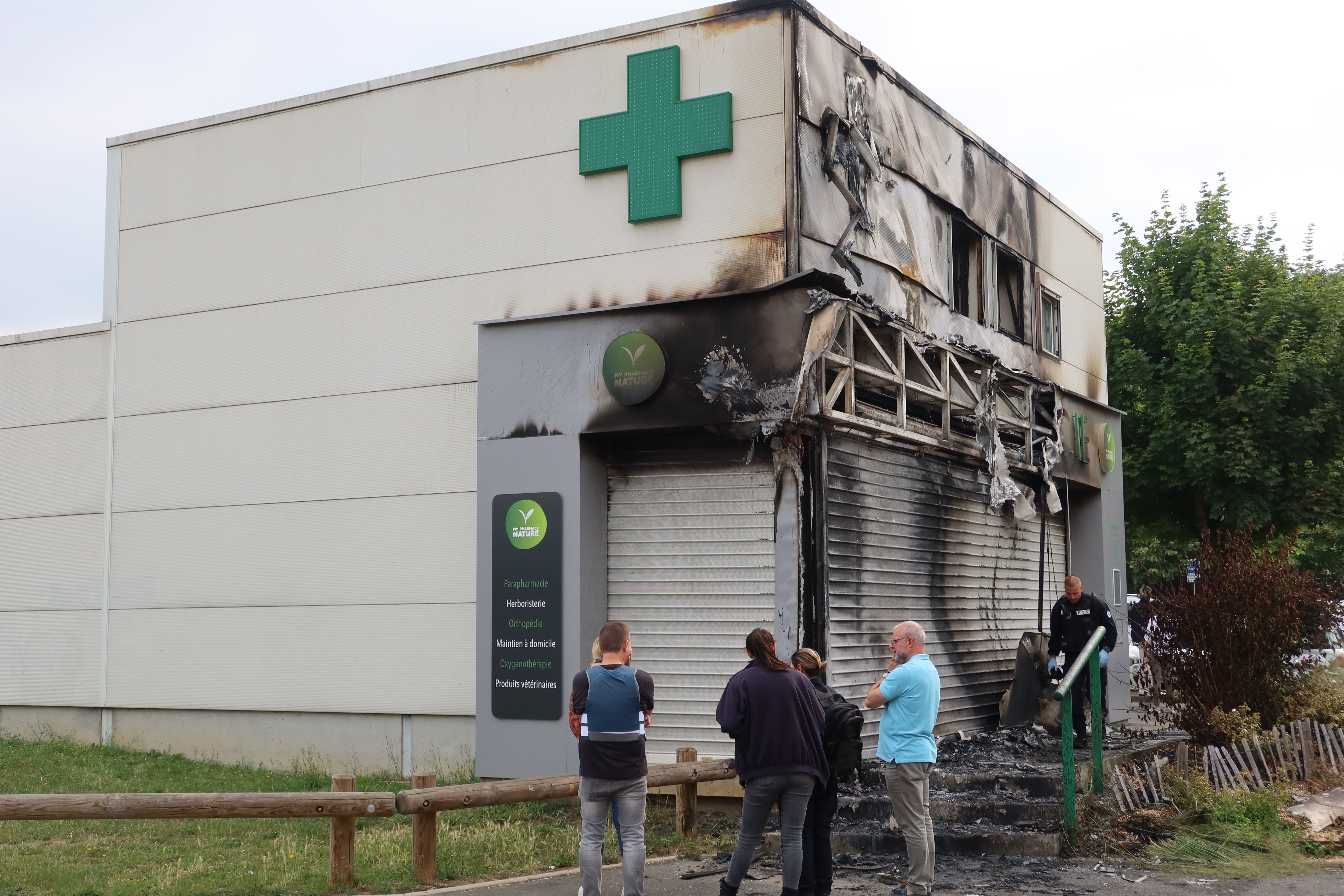 La suspension temporaire des pharmacies de garde concerne notamment la commune de Montataire où une officine a été saccagée et incendiée dans la nuit du 29 juin. LP/Clément Poulet