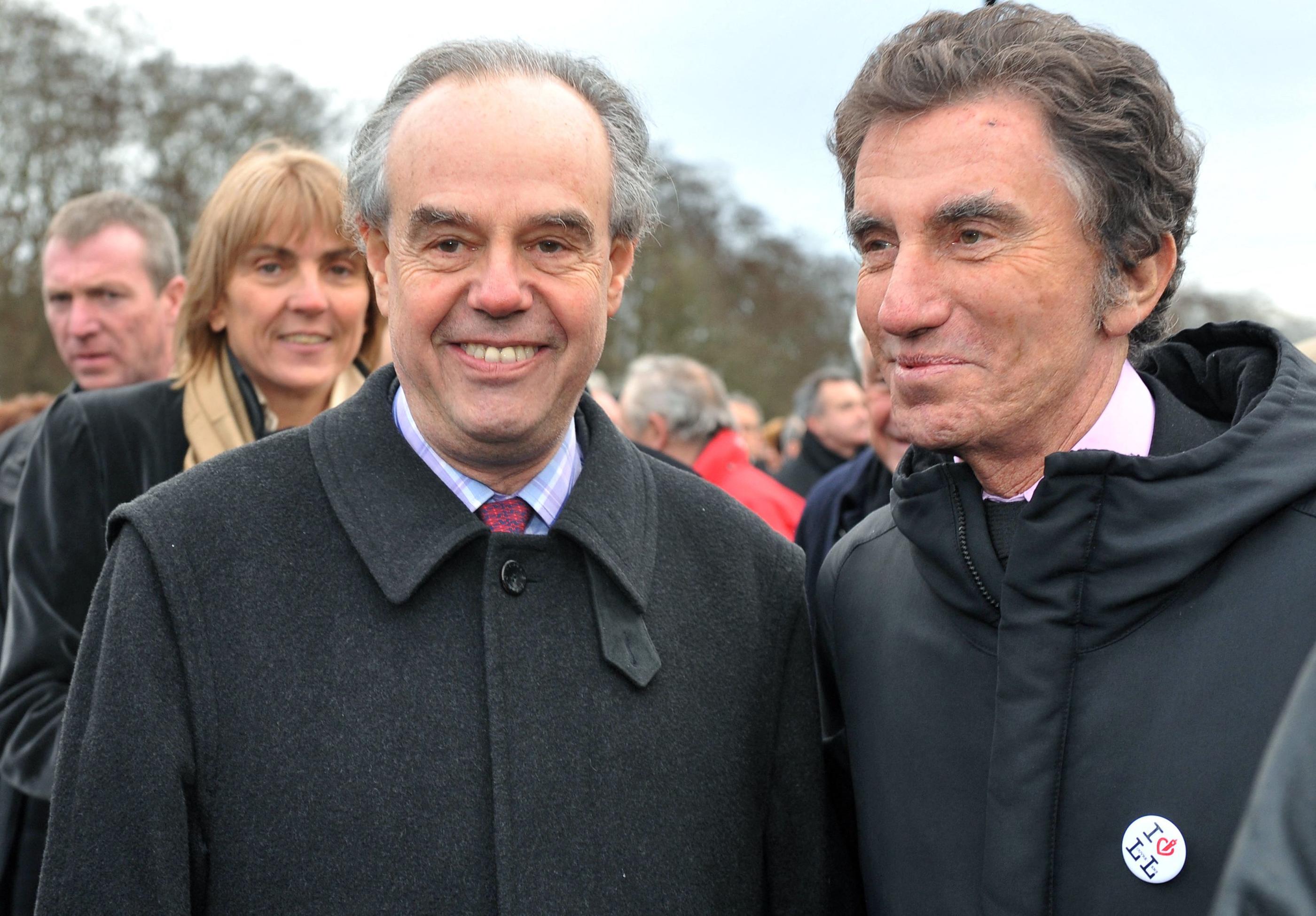 Frédéric Mitterrand avec Jack Lang en 2009. «Oui, il a été le ministre de la Culture de Nicolas Sarkozy. Et pourquoi pas ? Non, je n’ai pas été fâché, je l’aimais trop pour être fâché», confie ce dernier. AFP/Philippe Huguen