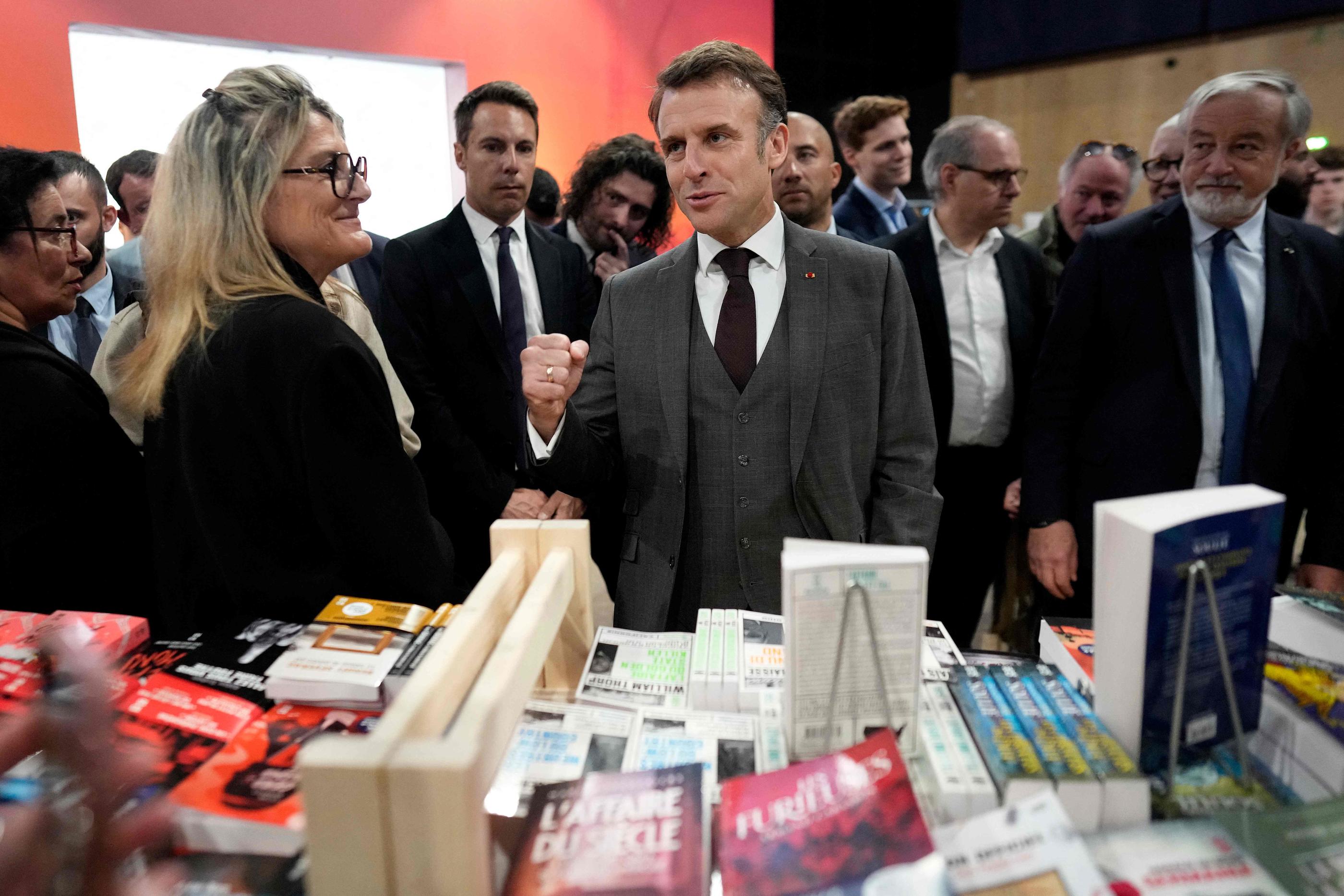 Emmanuel Macron au Salon du Livre de Paris le 12 avril 2024. AFP/Thibault Camus