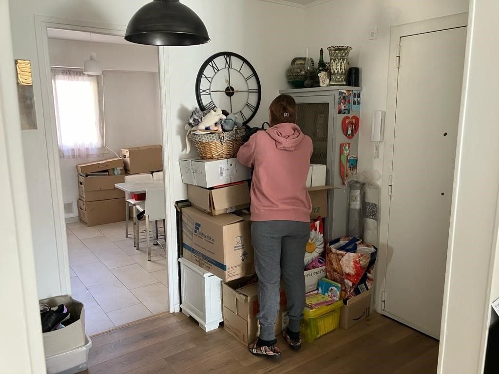La famille de Joanna squatte chez sa mère au milieu des cartons en attendant de réceptionner son appartement acheté sur plan, qui devait être livré en 2022. DR