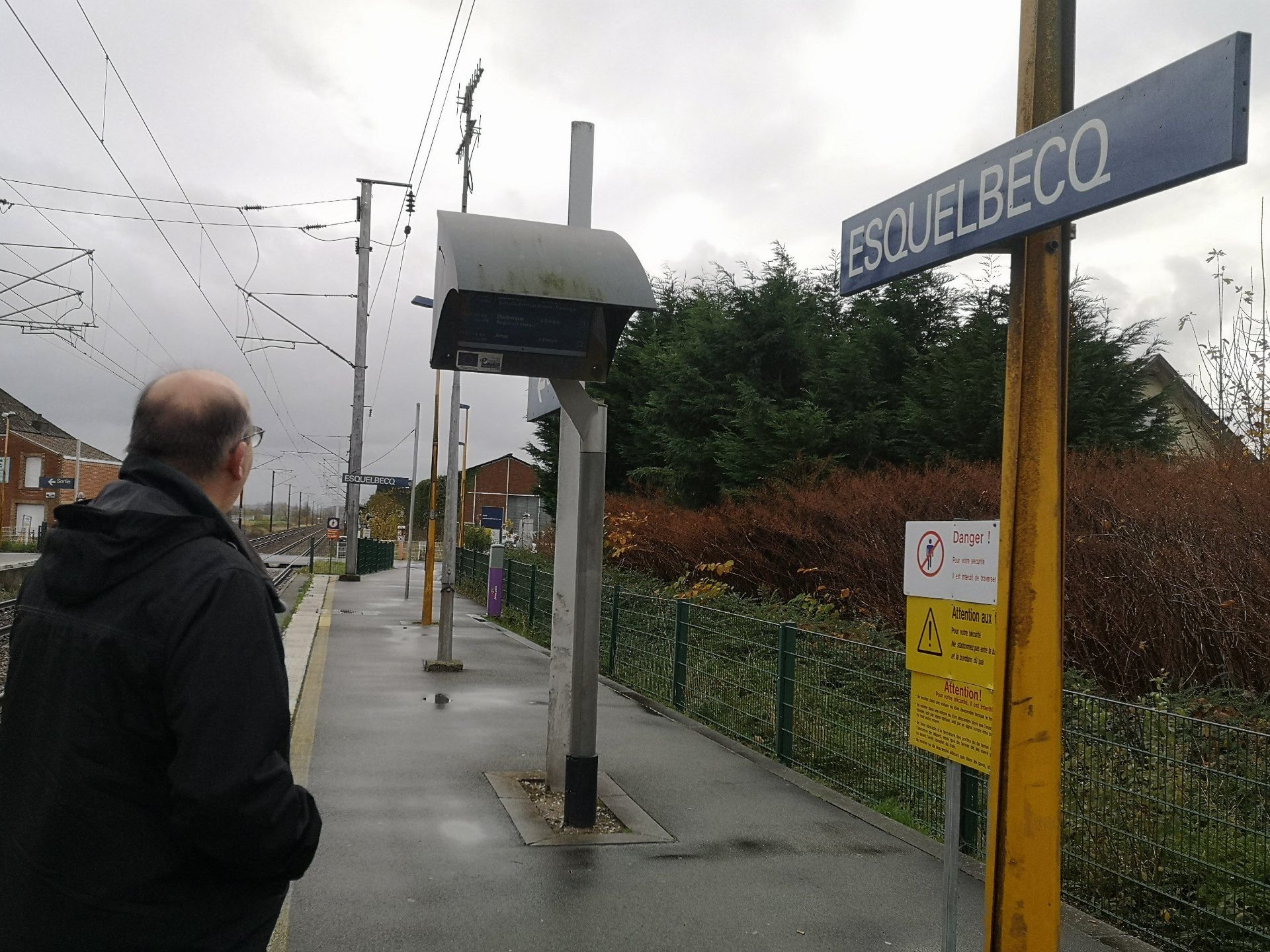 Esquelbecq (Nord). Tous les matins, Patrick s’attend à un problème dans la circulation de ces TER, champions des retards et des annulations.  LP/Hélène Hannon