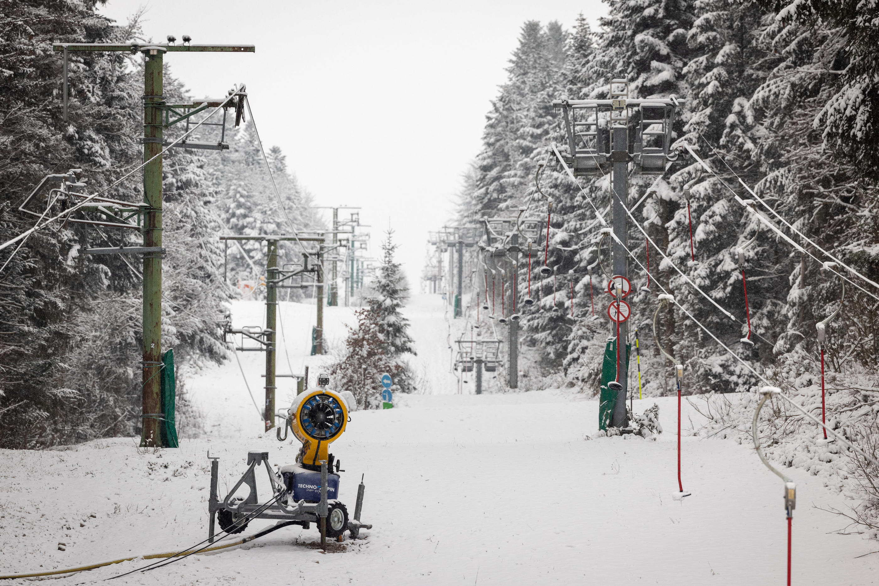 Les sages de la rue Cambon pointent du doigt l'absence d'alternatives mises en place par les stations face à l'enneigement de plus en plus insuffisant (ici à Mouthe, dans le Jura). LP/Arnaud Dumontier