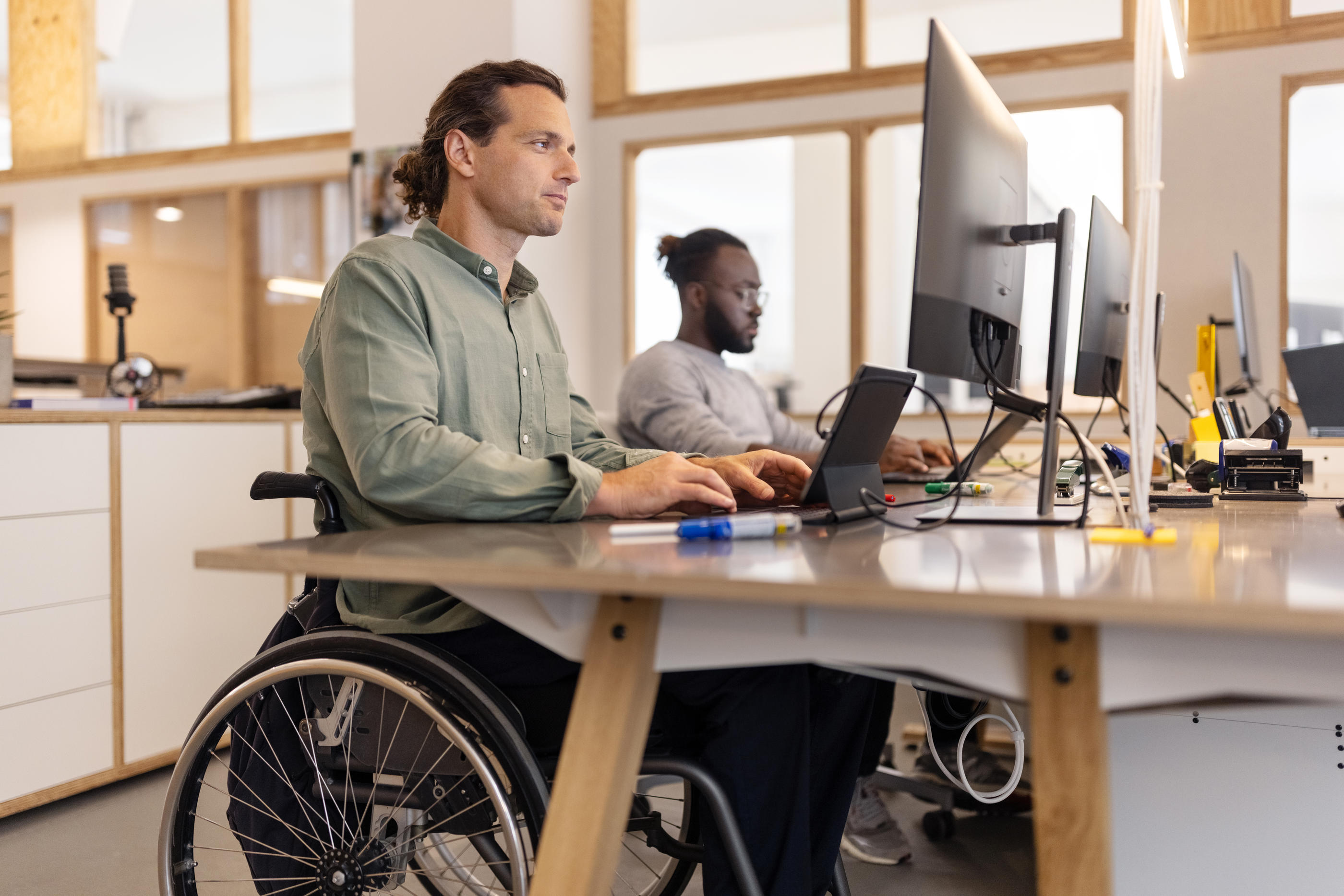 Des organismes peuvent aider les entreprises à financer et améliorer l'accueil des travailleurs en situation de handicap. Istock/Luis Alvarez