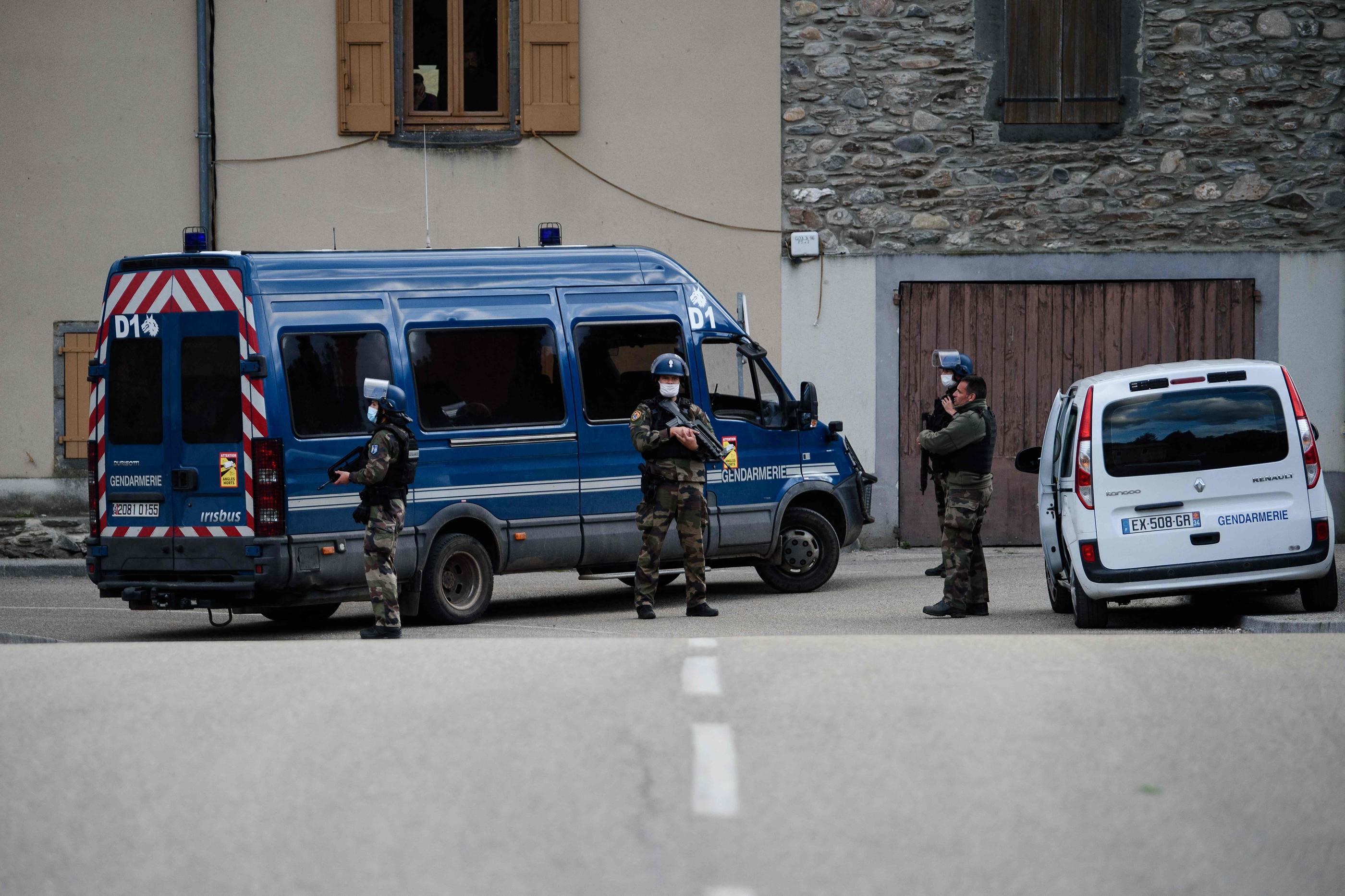 Plusieurs centaines de gendarmes sont mobilisés dans les Cévennes, dont des membres du GIGN hyperspécialisés dans ce type d'intervention. AFP/Clément Mahoudeau