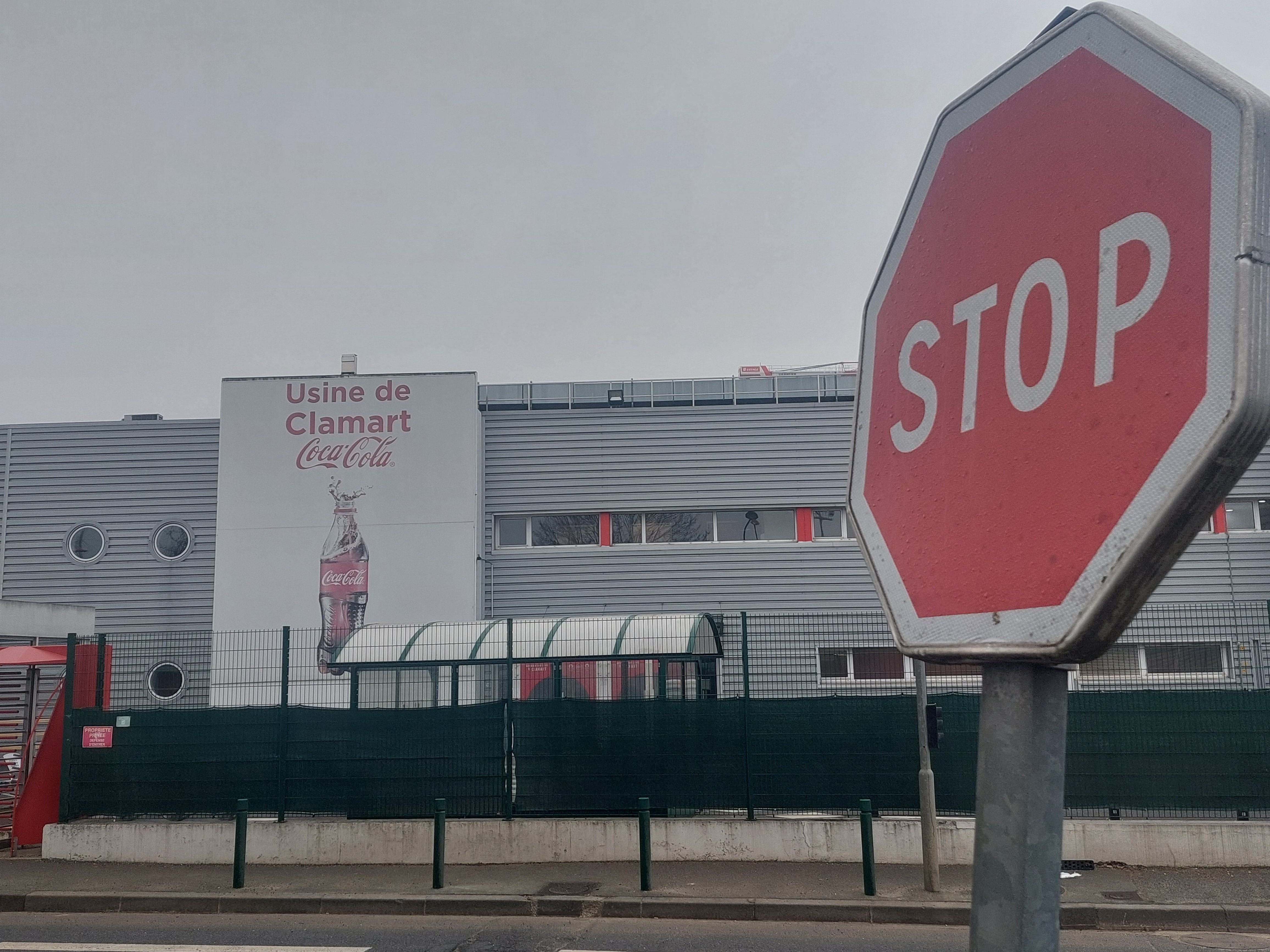 Clamart,  le 16 février. L'usine de Coca Cola doit fermer d'ici fin 2025. L'activité et 106 postes seront transférés à Grigny (Essonne), 47 seront supprimés. LP/O.B.