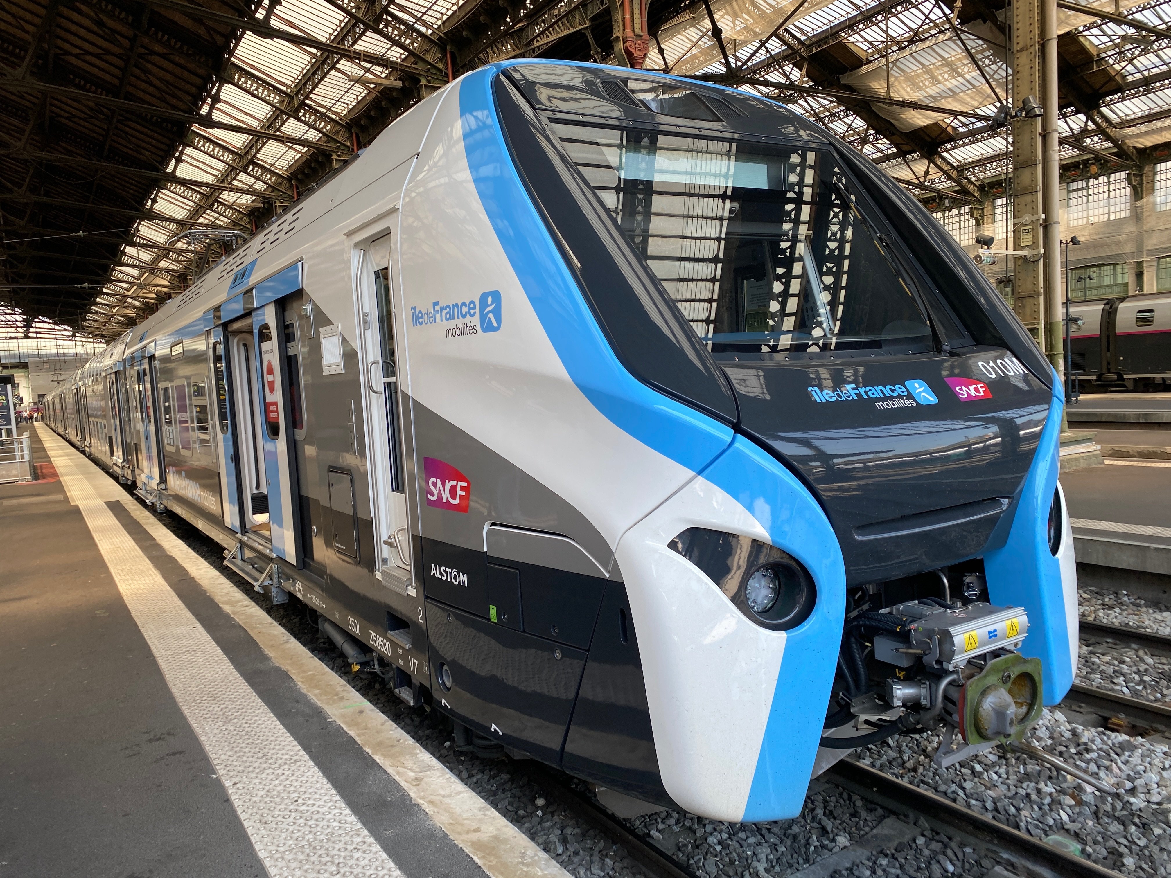 Gare de Lyon (Paris), le 13 juin. Les trains RER NG d’Alstom, prévus pour être lancés sur le RER D, seront finalement déployés en rodage, en priorité sur le RER E. LP/Sébastian Compagnon