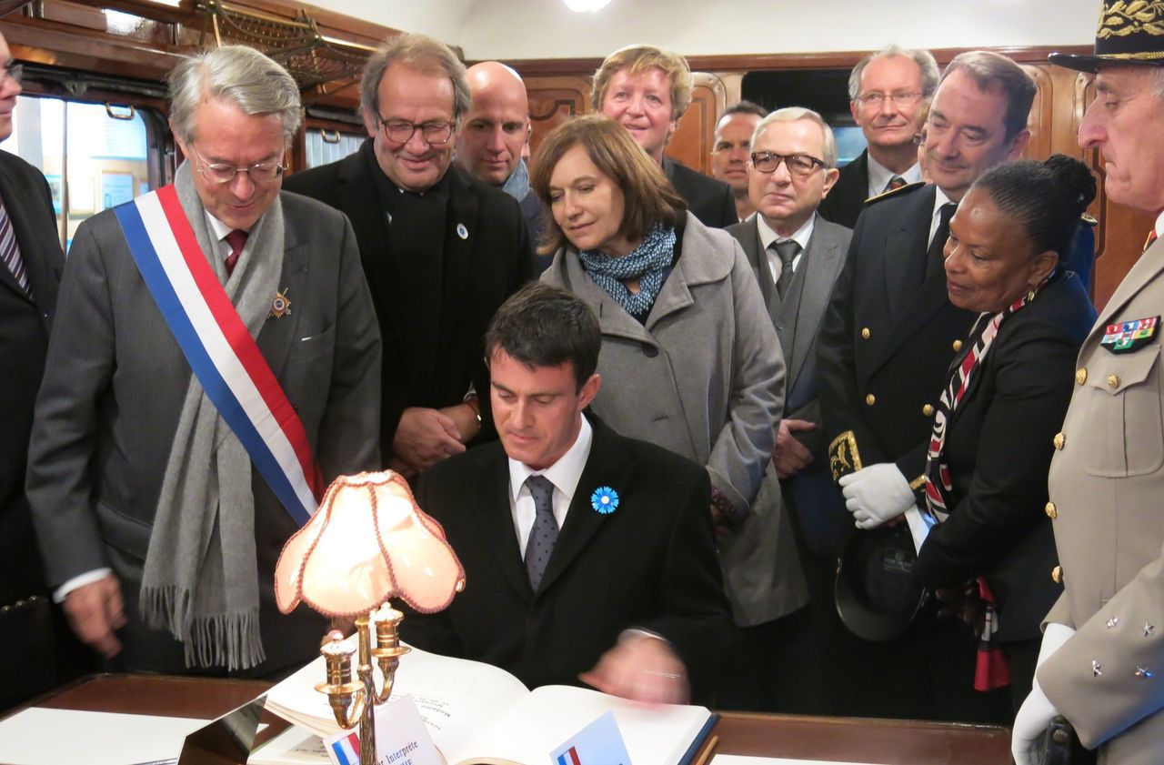 <b></b> En 2014, Manuel Valls, alors Premier ministre, était venu présider les cérémonies du 11 novembre à Compiègne. Emmanuel Macron pourrait faire le déplacement en 2018. 