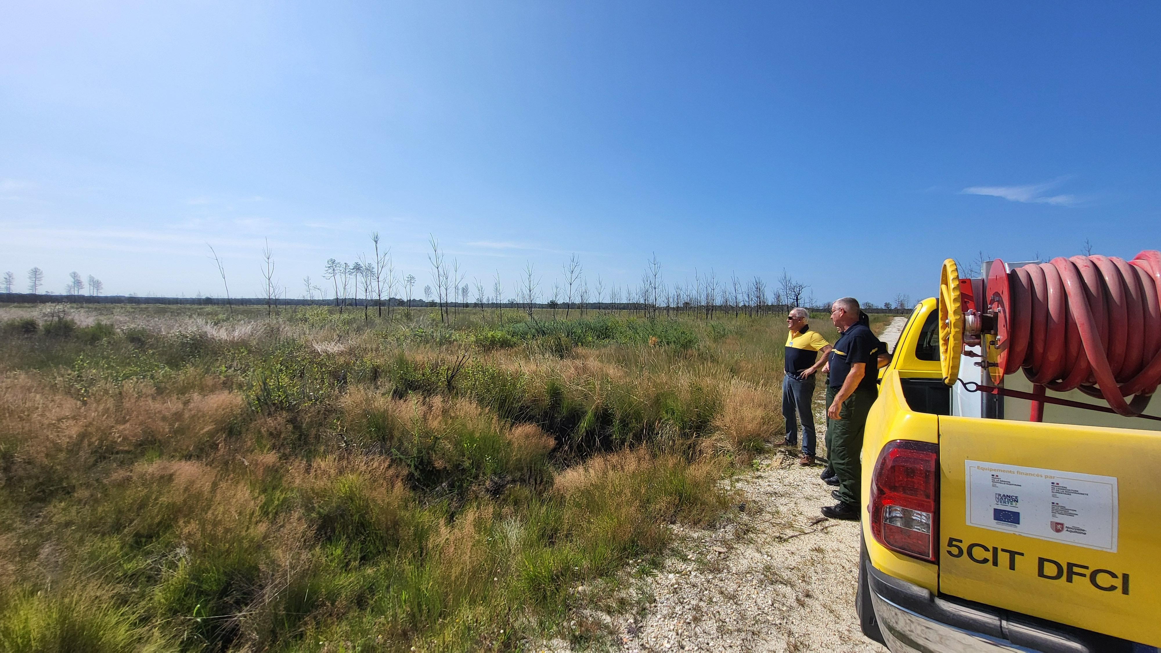 Bernard Rablade, élu du village de Belin-Béliet (Gironde), part en patrouille tous les jours pour surveiller le massif – ou ce qu’il en reste – en Gironde. Plus de de 30 000 hectares sont partis en fumée dans les incendies de 2022. LP/Guillaume Drechsler