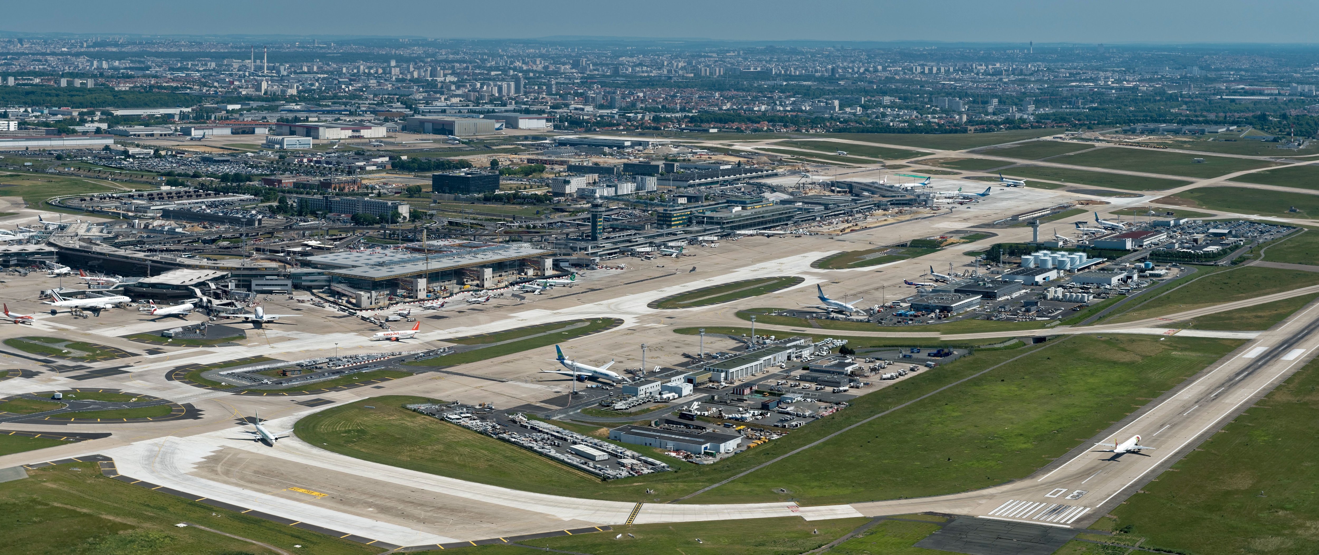Autour de l'aéroport Paris-Orly, le Groupe ADP dispose de réserves foncières considérables : 156 hectares. Groupe ADP