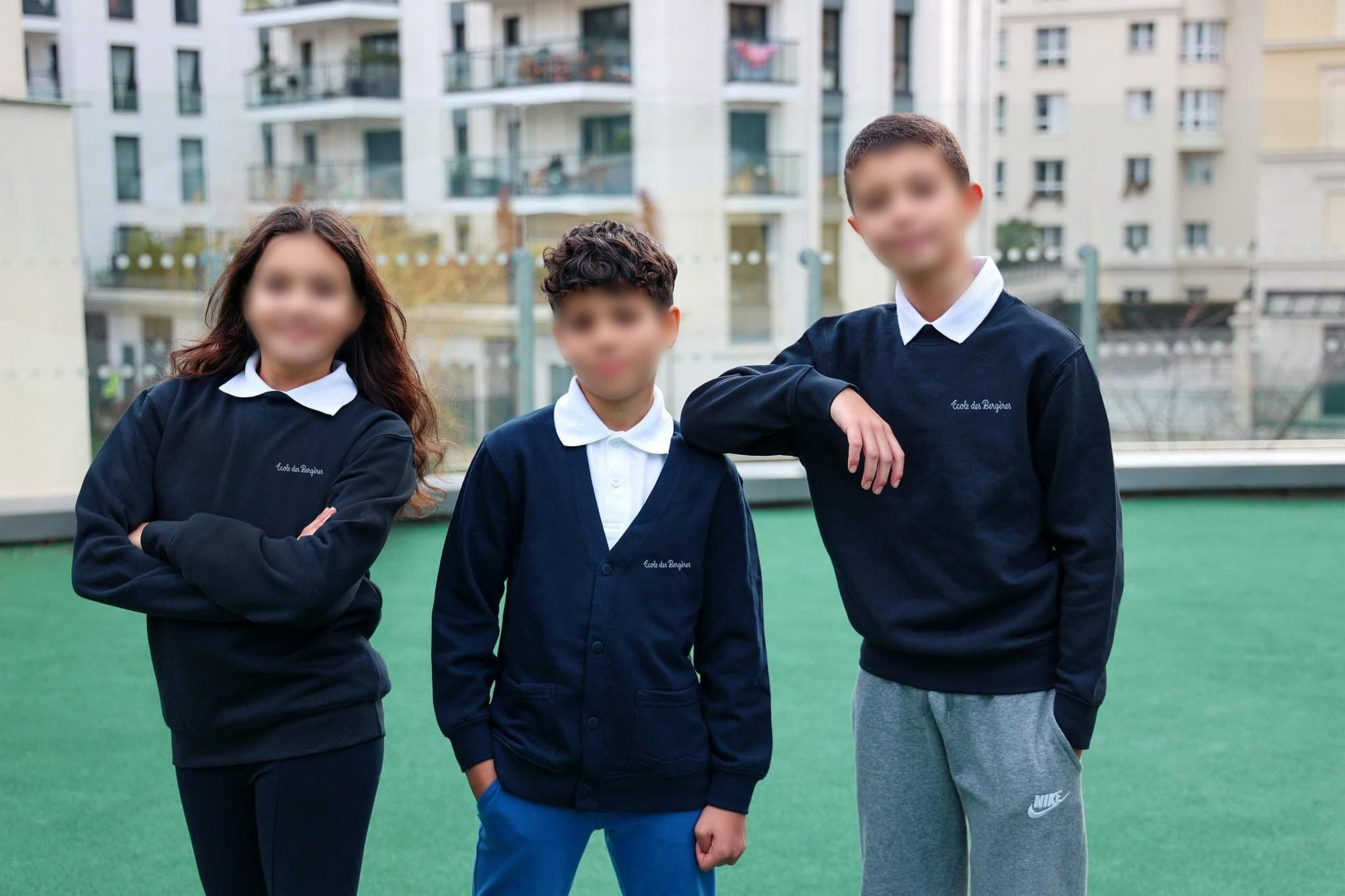 Depuis ce lundi, trois établissements scolaires de Puteaux (Hauts-de-Seine) expérimentent les uniformes. Des polos et sweats que la municipalité pensait voir arriver du Portugal. Ville de Puteaux