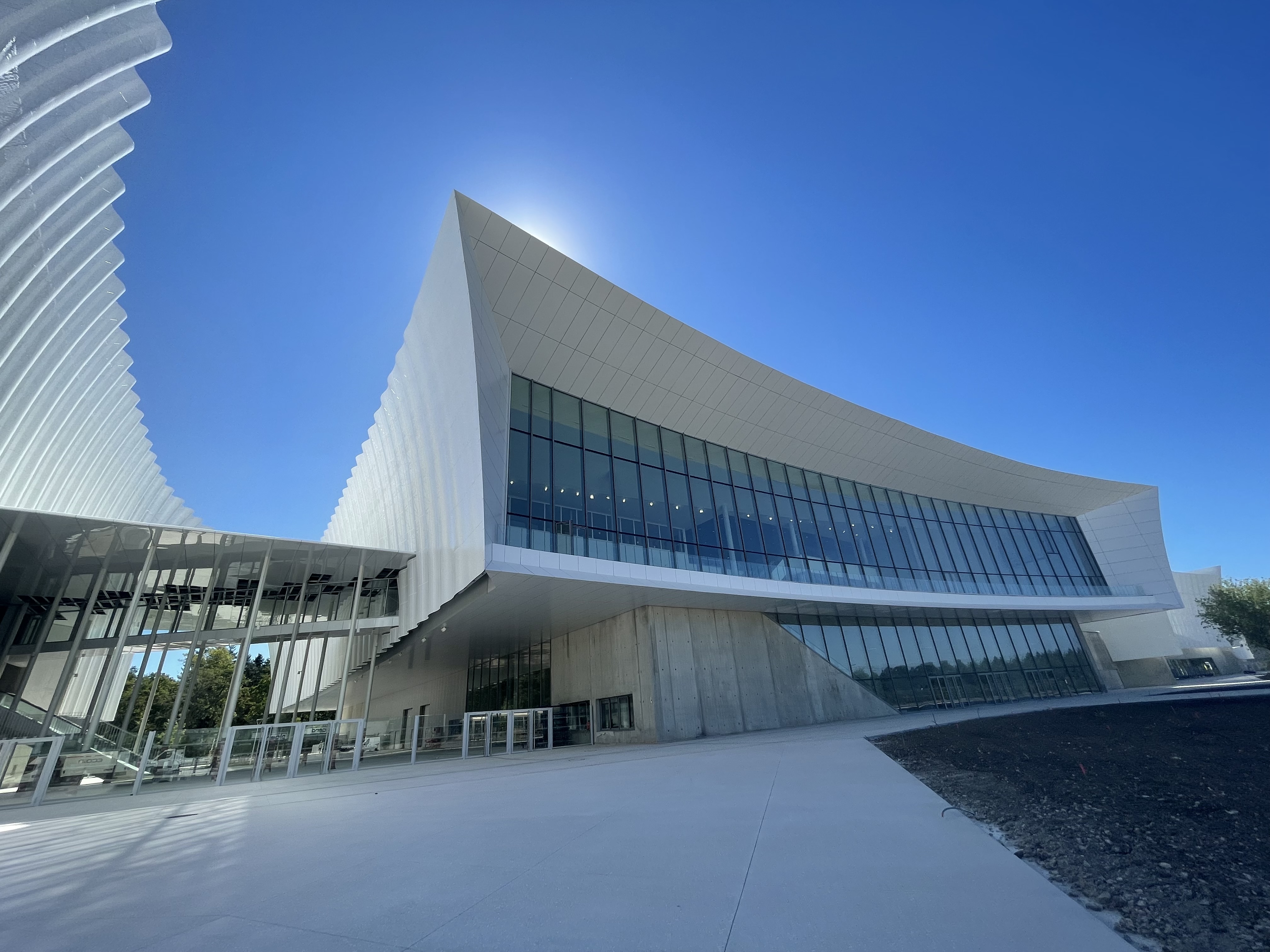 L'Aréna, la nouvelle grande salle de spectacles d’Orléans (10 000 places) est la pièce maîtresse du CO’Met, le nouveau complexe sportif et événementiel, situé à proximité du Zénith, le long de la RD2020. @IOA Production