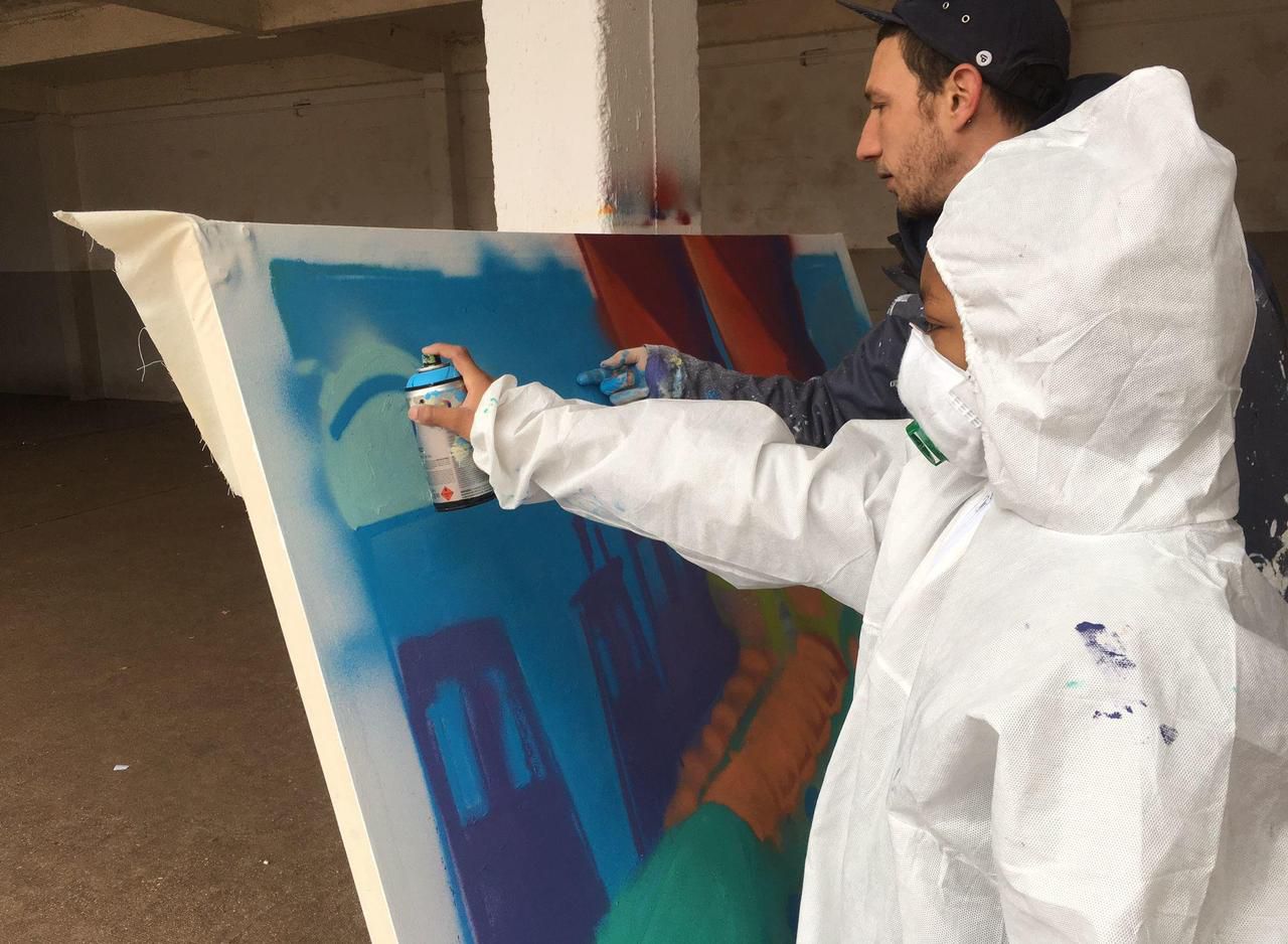 <b></b> Garches, école Pasteur B, vendredi 23 mars. Pendant une semaine l’artiste Gamo a initié les 242 élèves de l’école au street art.