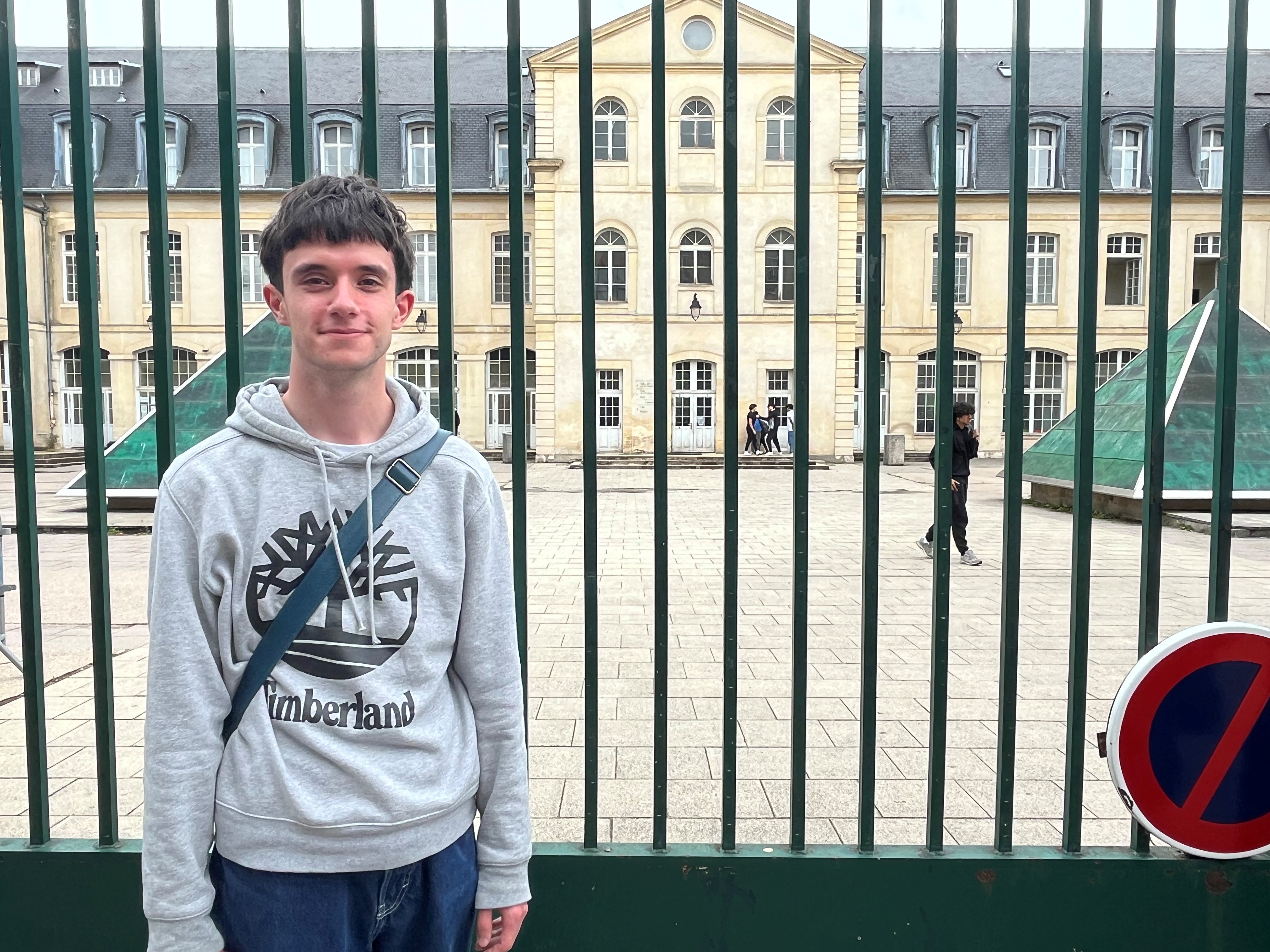 Tomaso, 18 ans, n'a pas voté aux élections européennes, mais compte rectifier le tir aux législatives. LP/Juliette Pousson