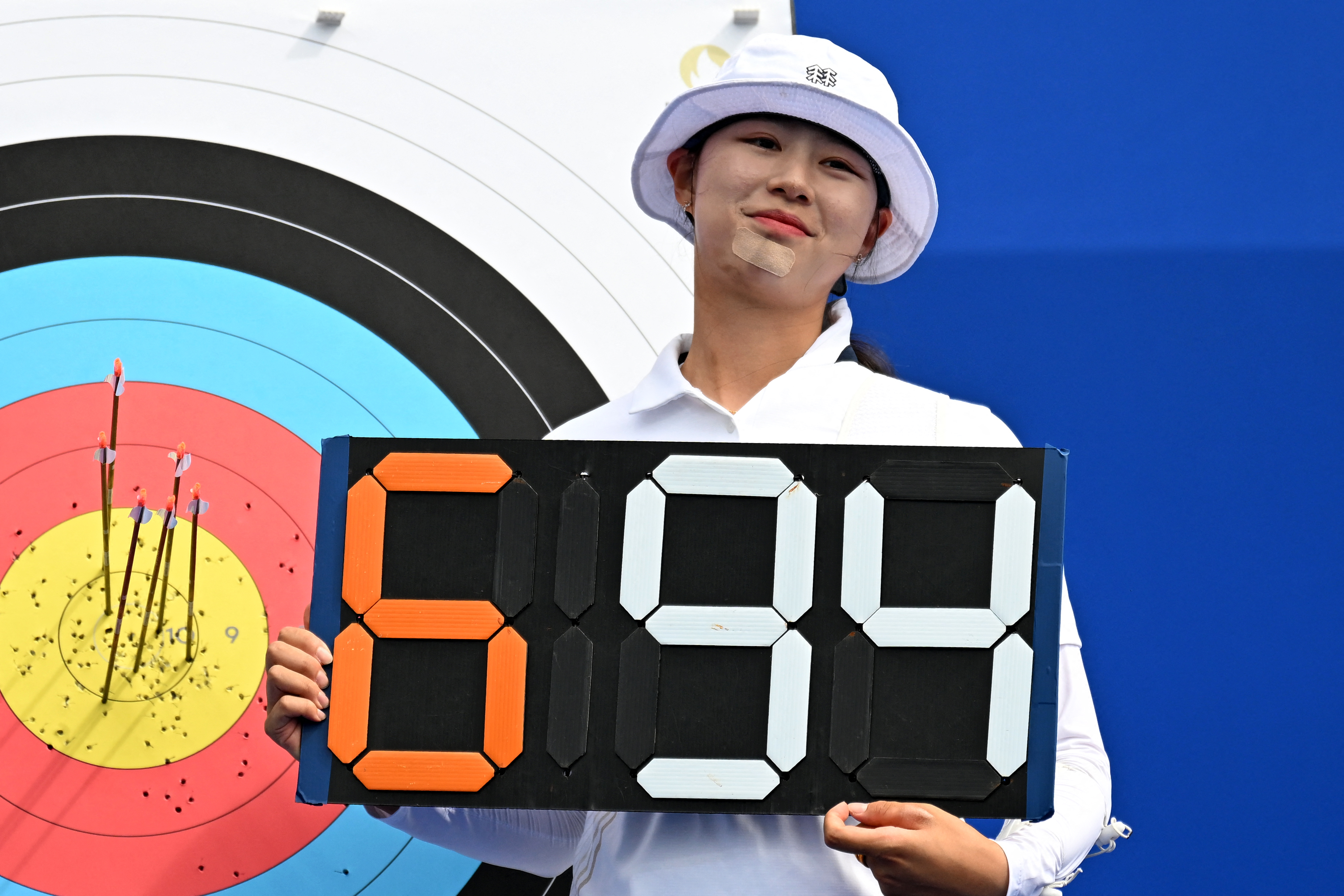 Lim Si-hyeon, l'athlète de 21 ans, a réalisé 694 points en douze tours, battant ainsi le précédent record du monde de 692 points réalisé par sa compatriote Chae-young Kang en 2019. AFP/ Punit Paranjpe