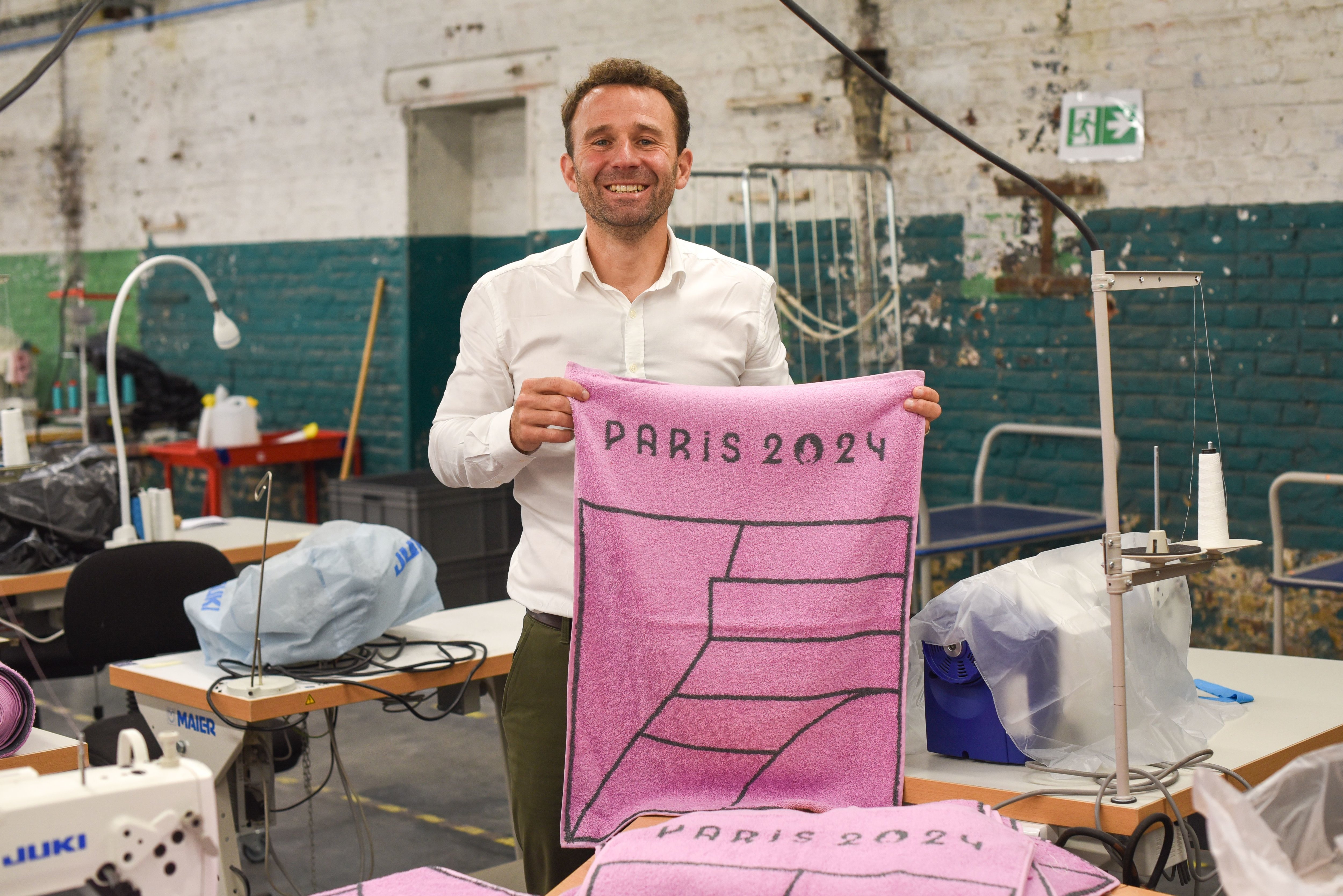 Serviette De Bain Officielle Volontaires Jeux Olympiques Paris 2024 – Neuve