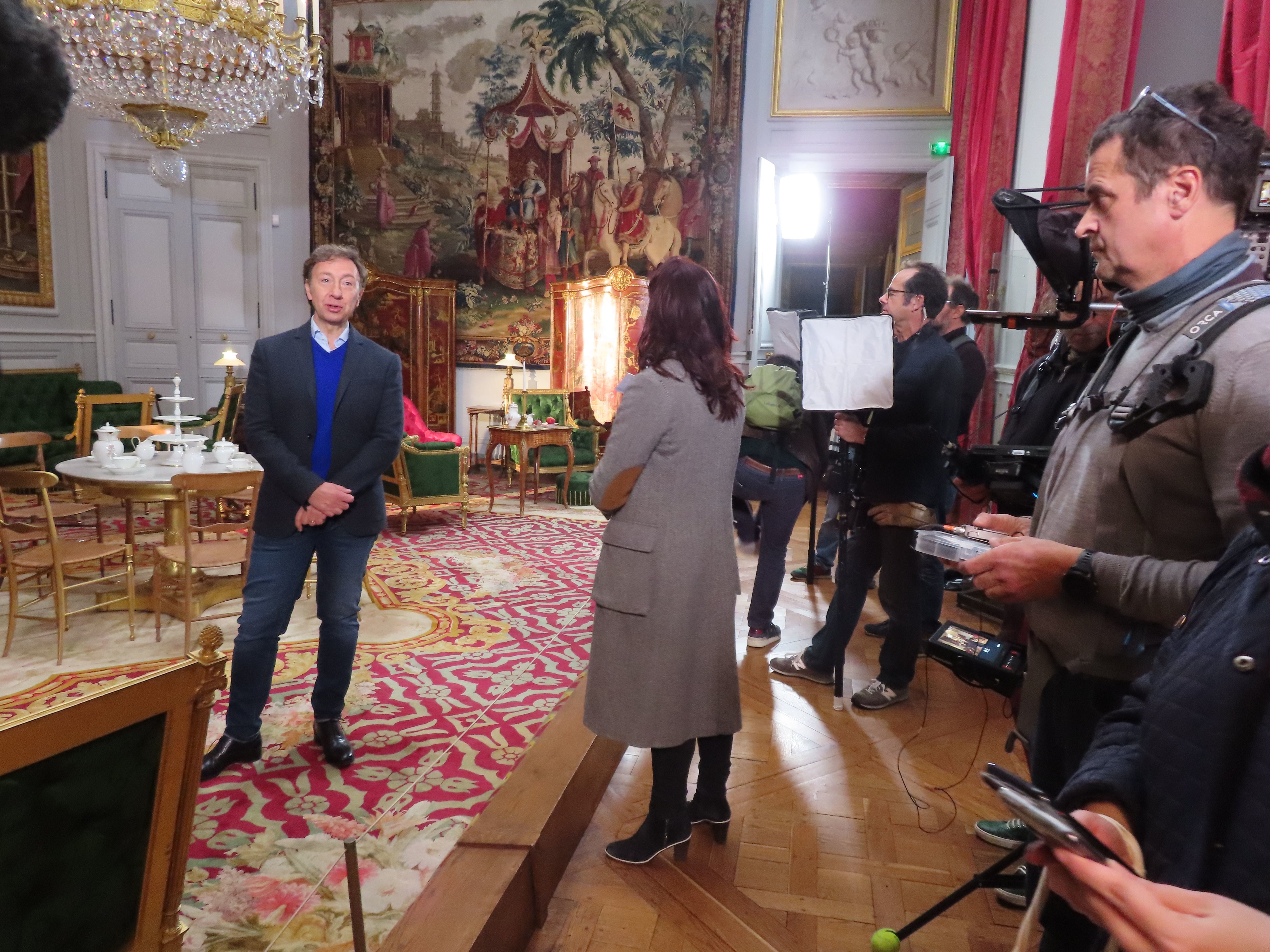 Après un tournage en 2019, Stéphane Bern se trouvait à nouveau au palais impérial de Compiègne, ce mercredi, pour la réalisation d’un prochain numéro de « Secrets d’histoire », qui sera diffusé d'ici quelques mois sur France 3. LP/Hervé Sénamaud
