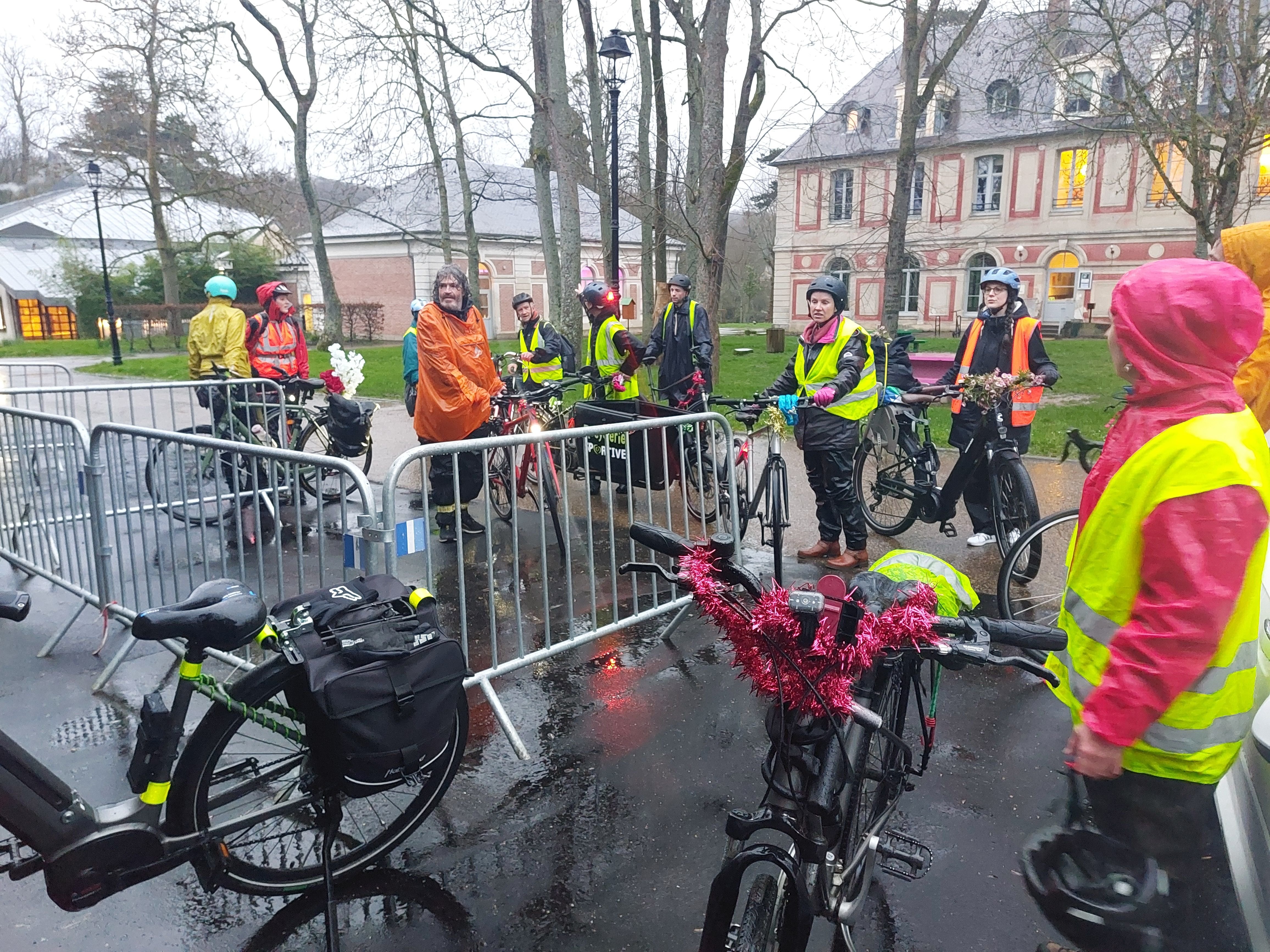 Marcoussis, samedi 9 mars. Ces festivaliers venus à Elfondurock à vélo ont payé leur billet 10 euros au lieu de 18. LP/Cécile Chevallier
