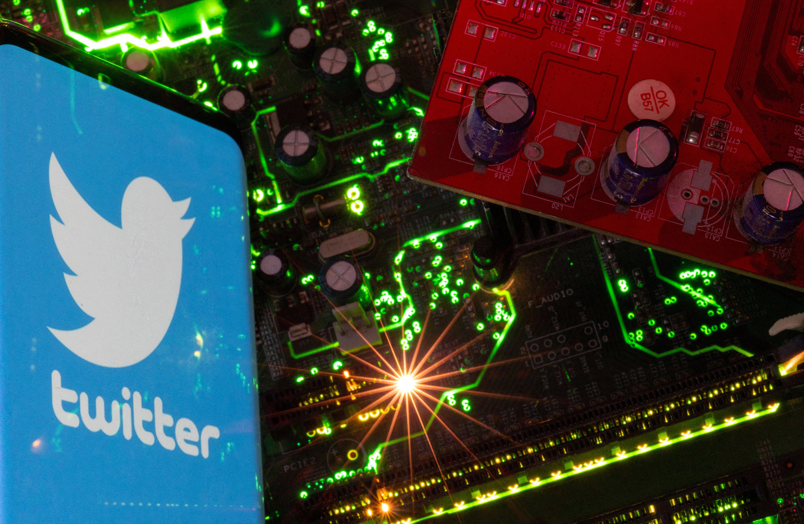Le célèbre réseau social Twitter a multiplié les pannes récemment et peine à maintenir ses infrastructures. REUTERS/Dado Ruvic/Illustration/File Photo
