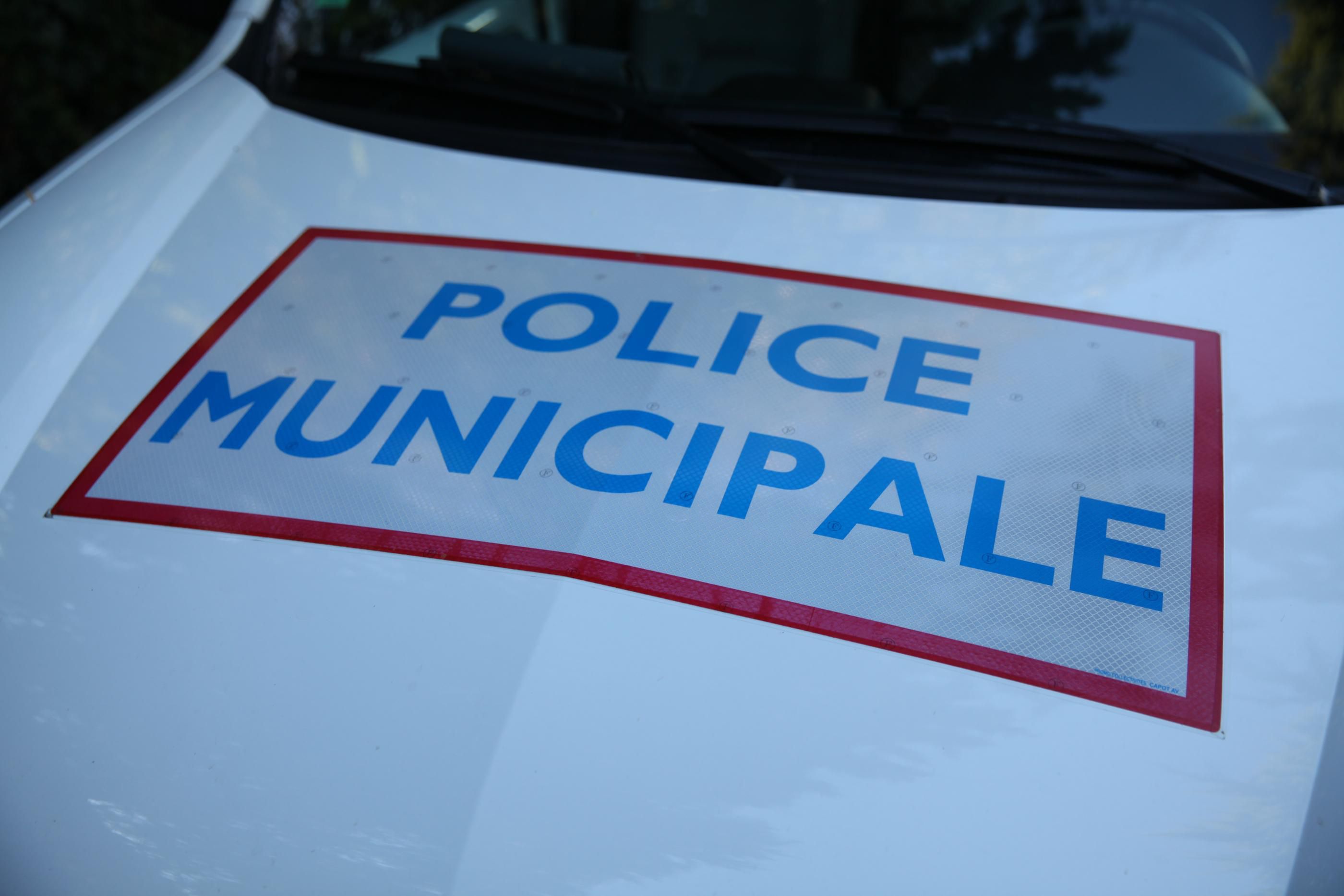 Un jeune homme a été blessé durant la nuit de vendredi à samedi à Saint-Denis (Seine-Saint-Denis) après être entré en collision avec un véhicule de la police municipale. LP/Olivier Boitet