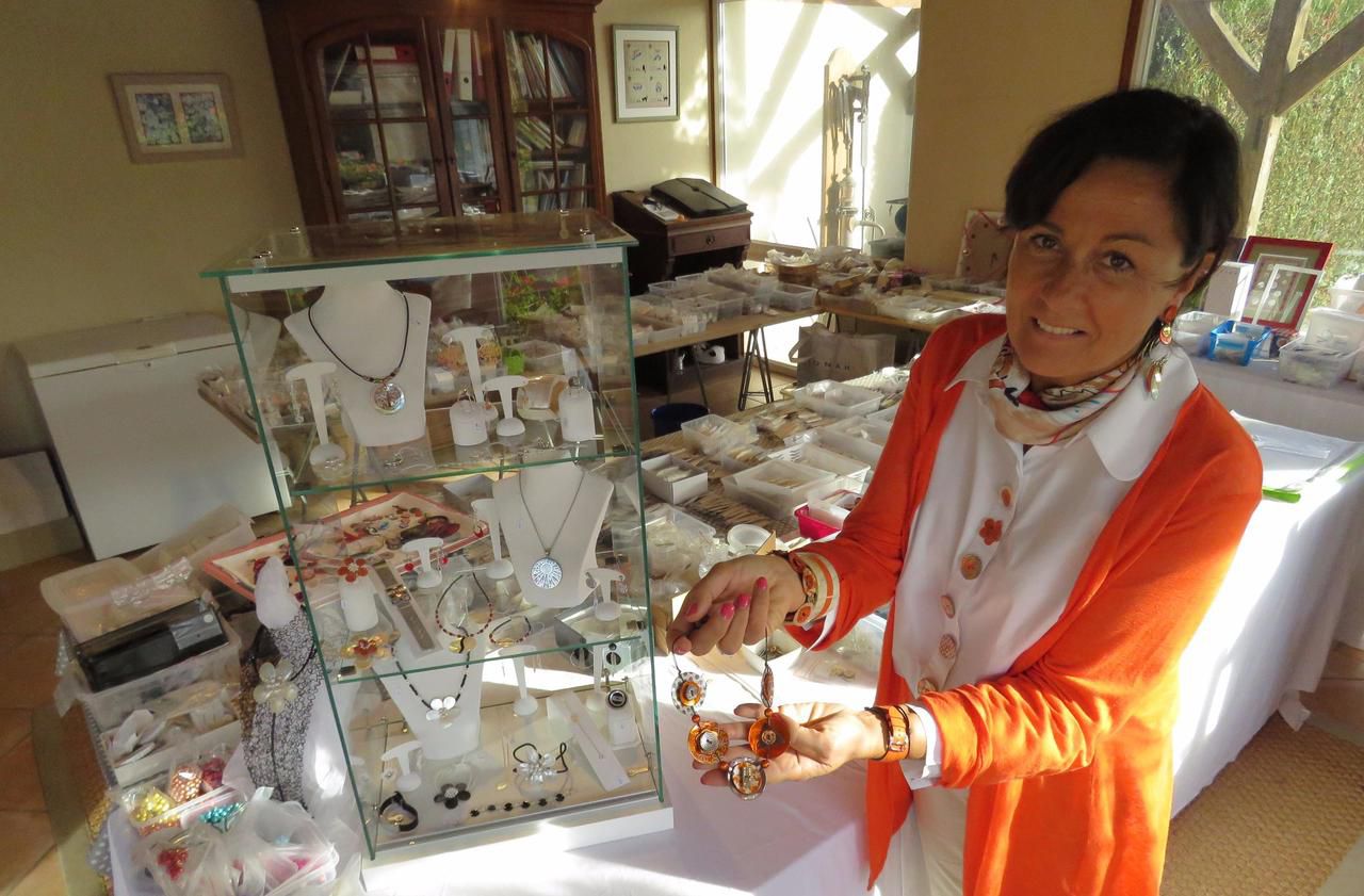 <b></b> Andeville. Véronique Portier, ancienne directrice du musée de la Nacre, s’est lancée dans la création de bijoux en septembre dernier. 