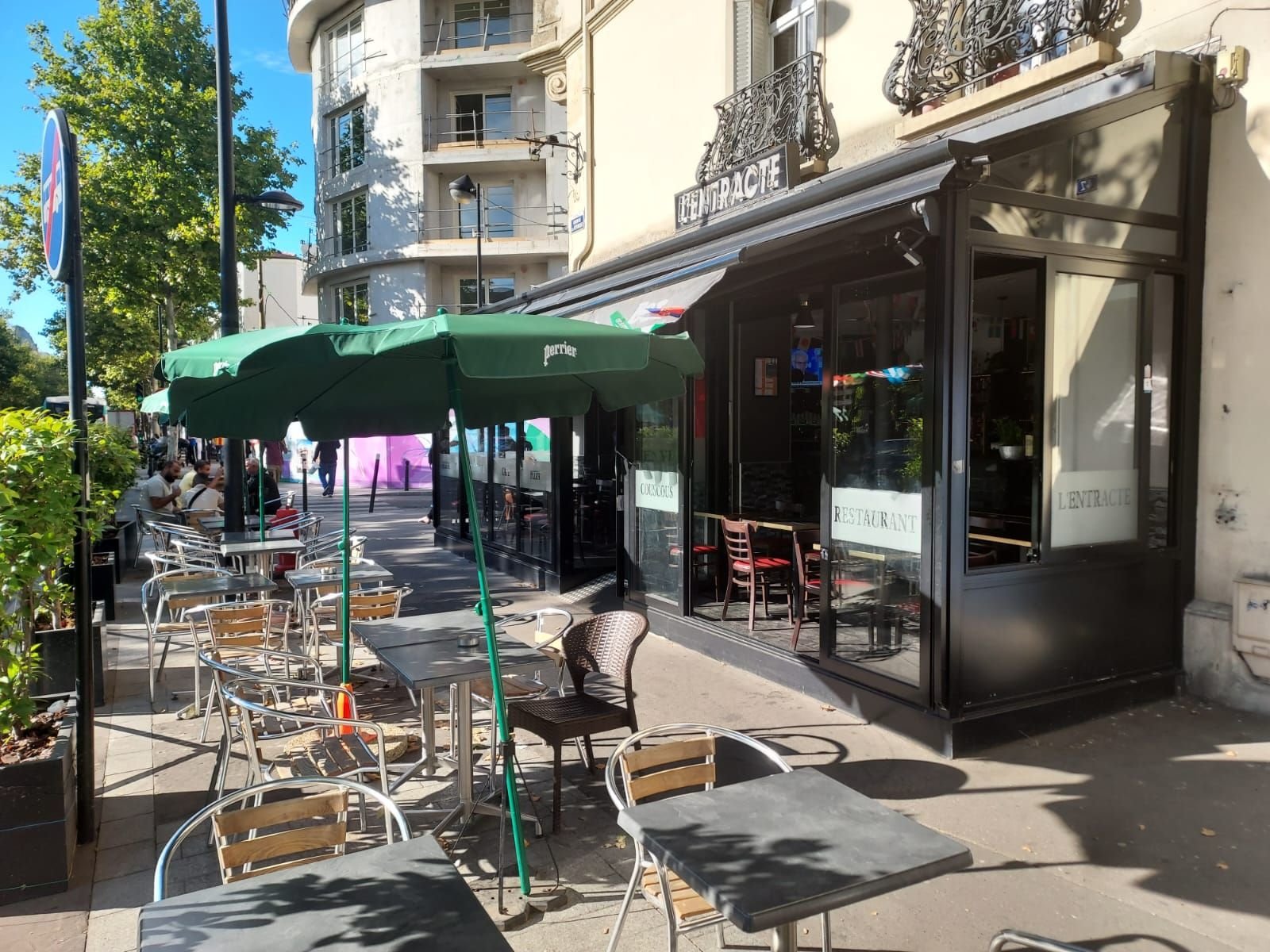 Aubervilliers (Seine-Saint-Denis), le 11 août. La terrasse désespérément vide de L'Entracte, brasserie de l'avenue Jean-Jaurès, témoigne de l'absence d'effet JO. LP/Anthony Lieures