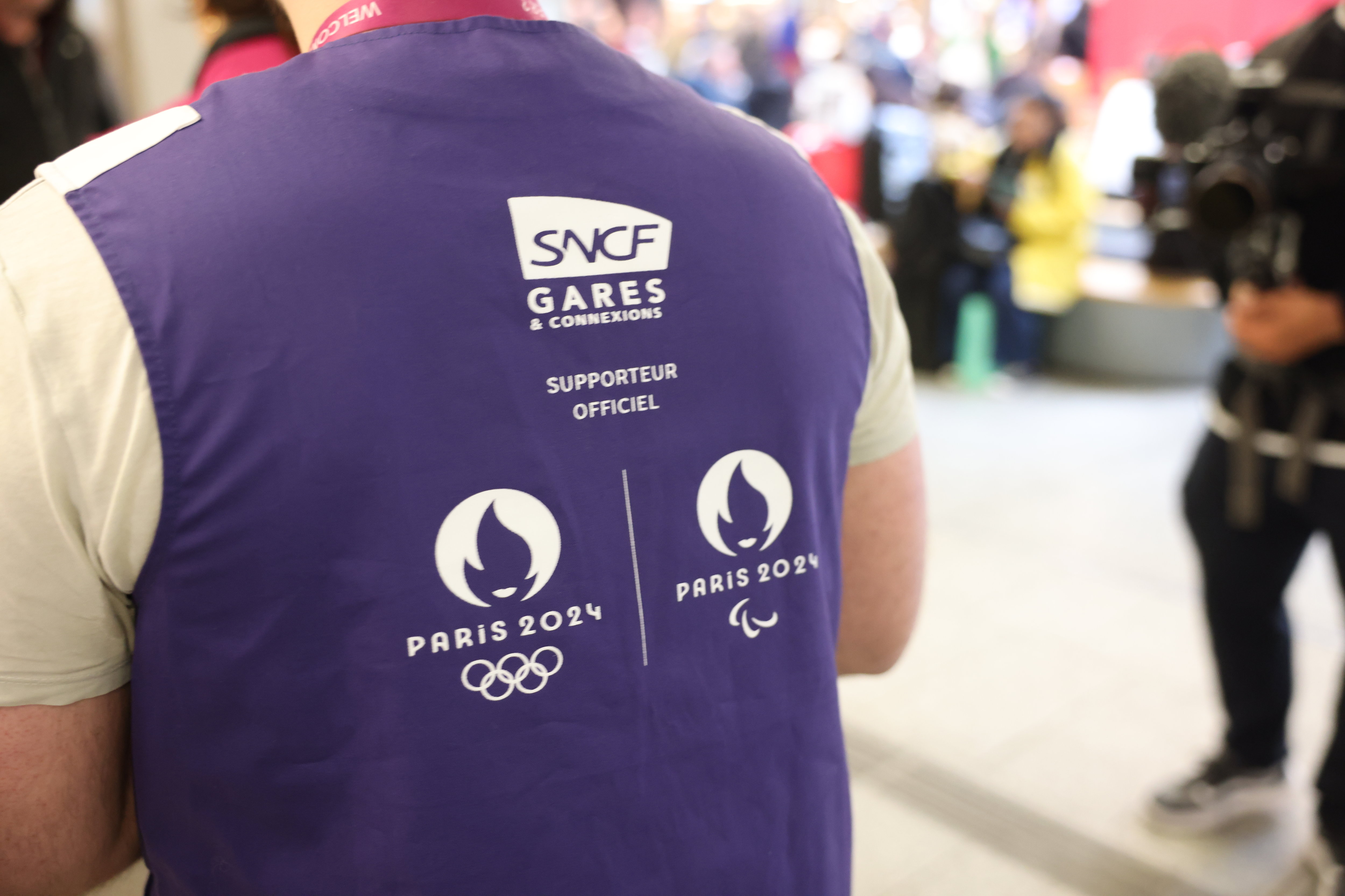 PIN'S JO PARIS 2024 Volontaire EUR 34,35 - FR